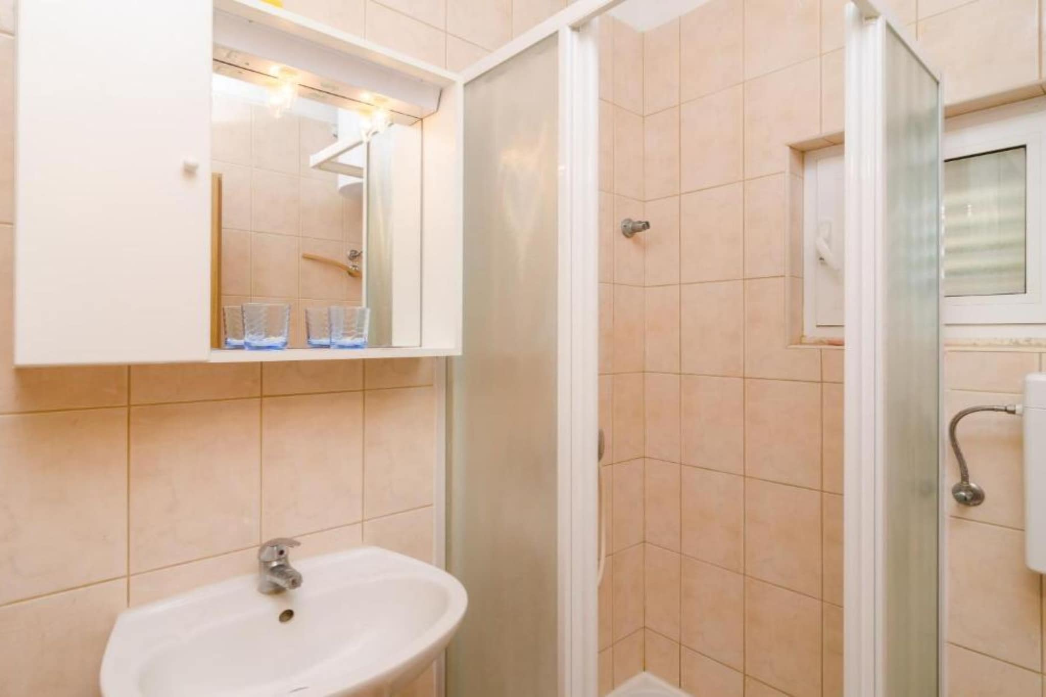 Guest House Sobra 38 - Studio with Balcony and Sea View-Badezimmer