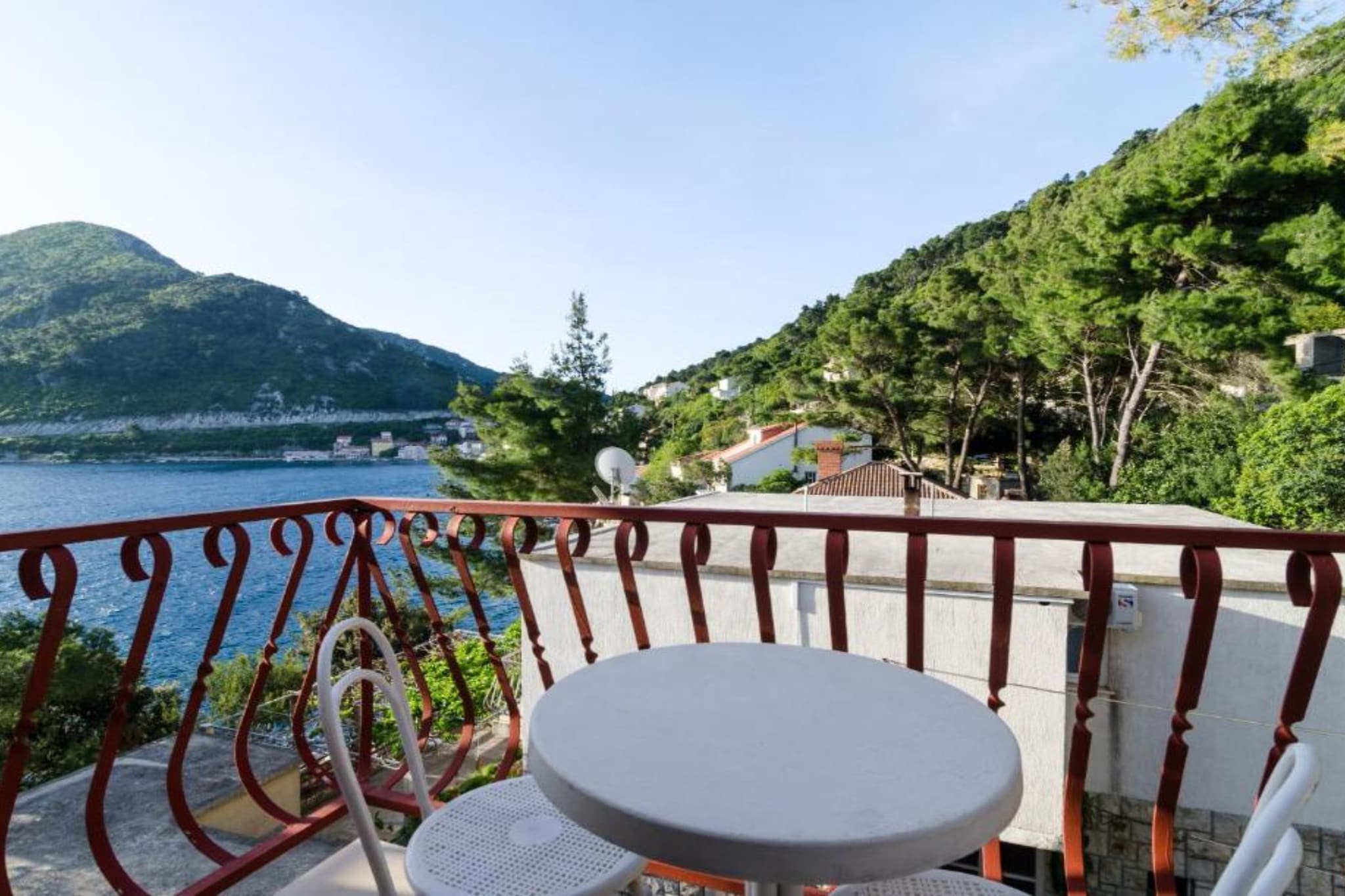 Guest House Sobra 38 - Studio with Balcony and Sea View-Terrassenbalkon