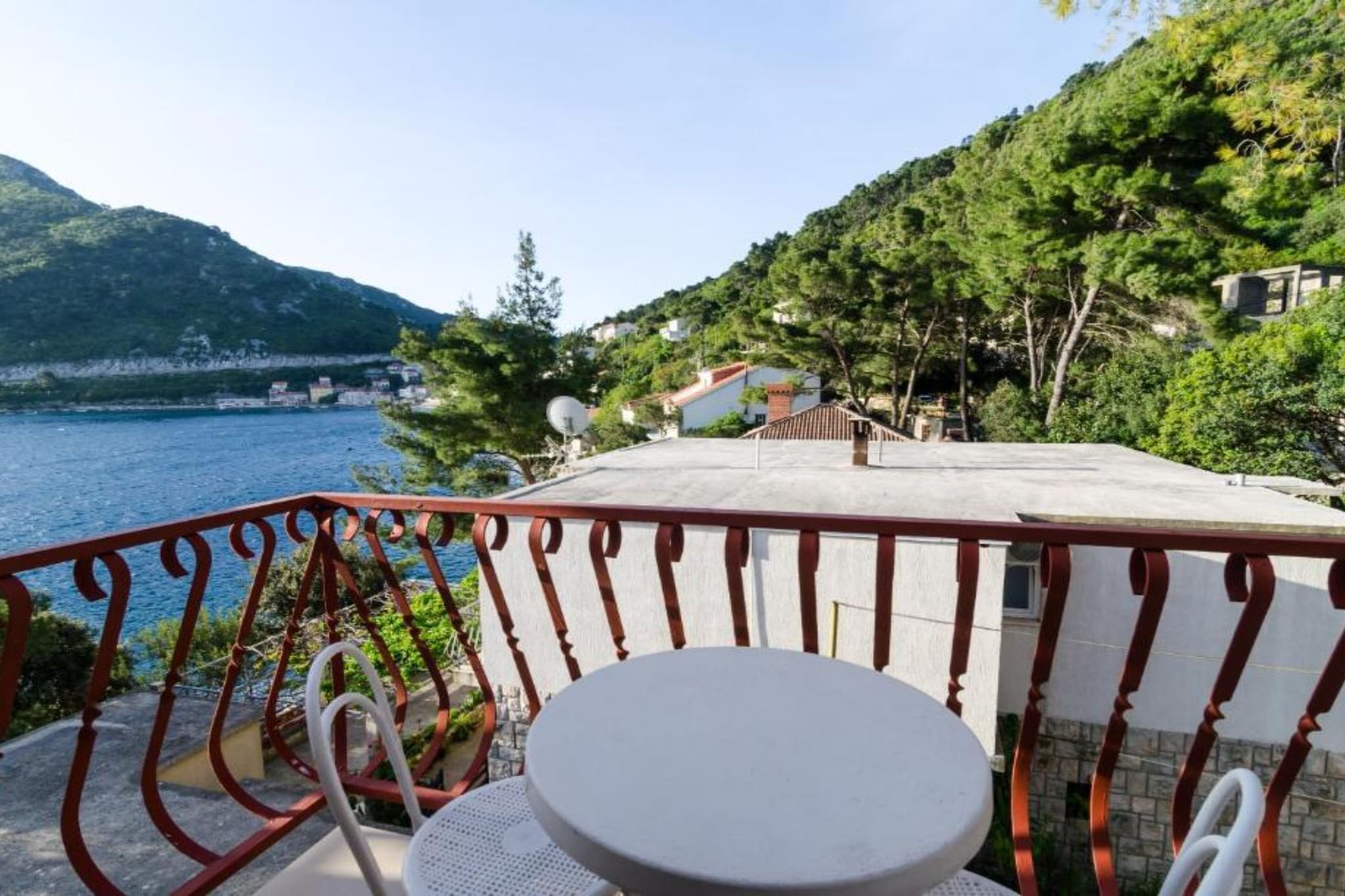 Guest House Sobra 38 - Studio with Balcony and Sea View-Terrassenbalkon