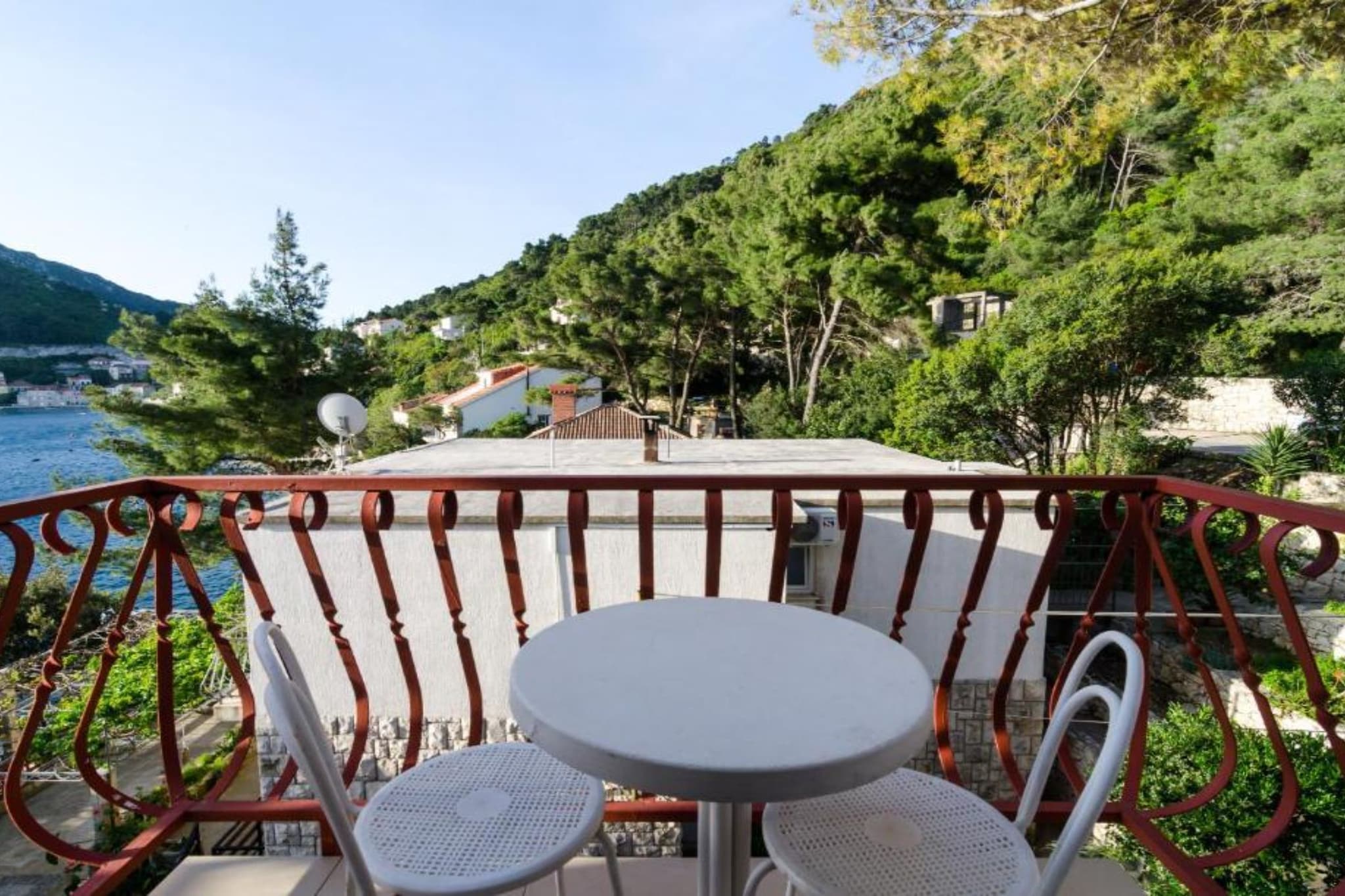 Guest House Sobra 38 - Studio with Balcony and Sea View-Terrassenbalkon