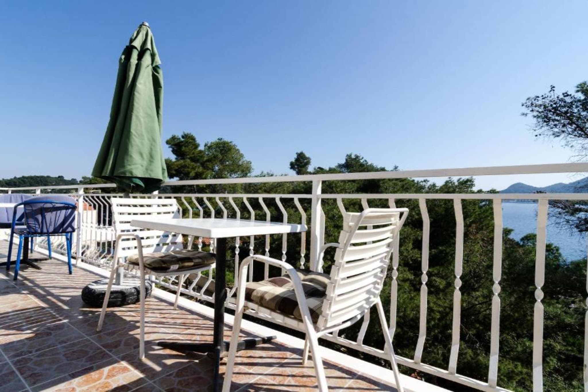 Guest House Sobra 38 - Studio with Balcony and Sea View-Terrassenbalkon