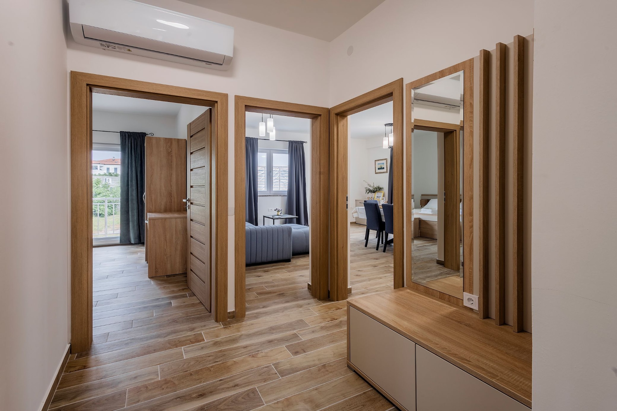 Holiday Home Milutin 1 - Four Bedroom Holiday Home with Private Pool-Indoor