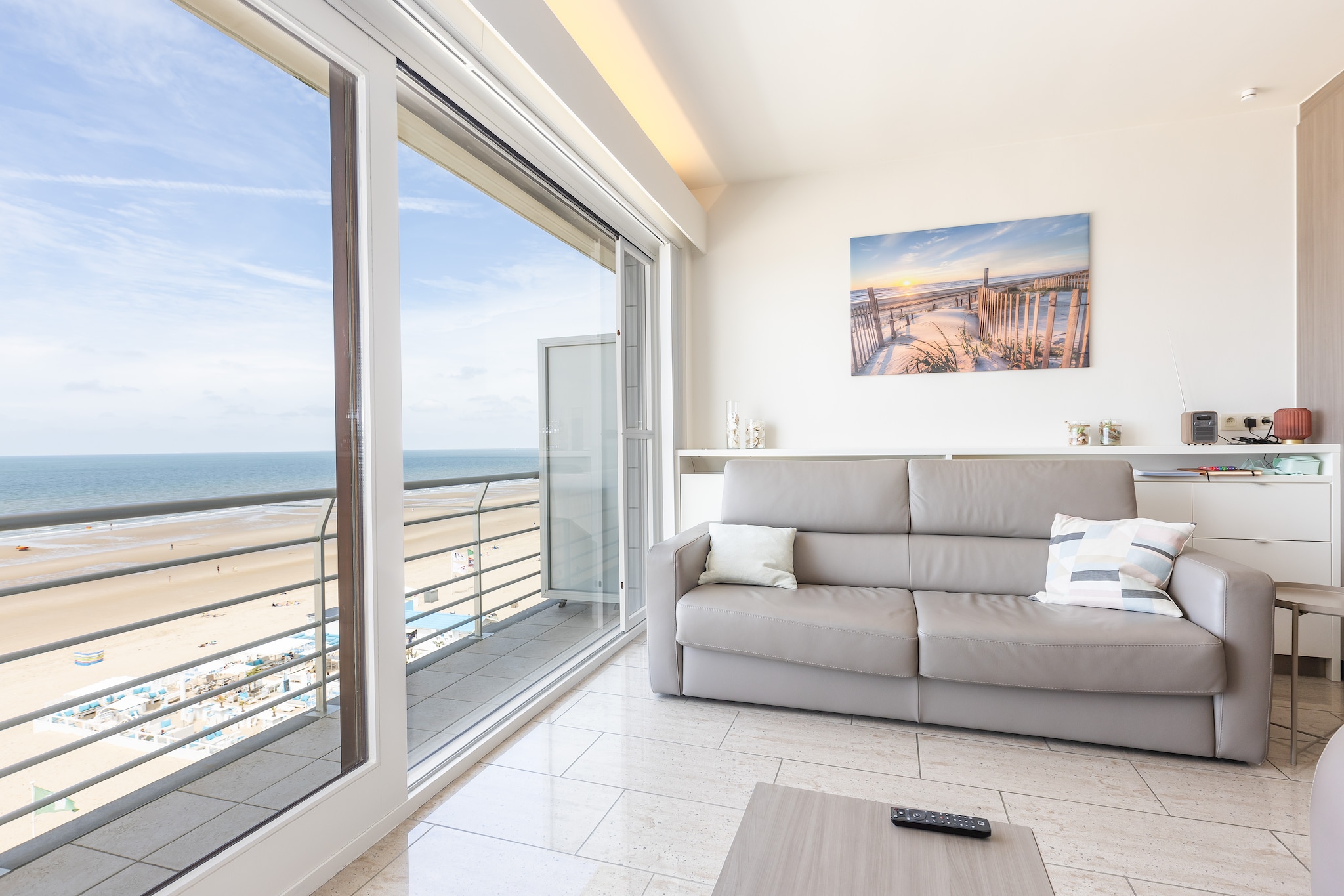 Spacious apartment on the seafront