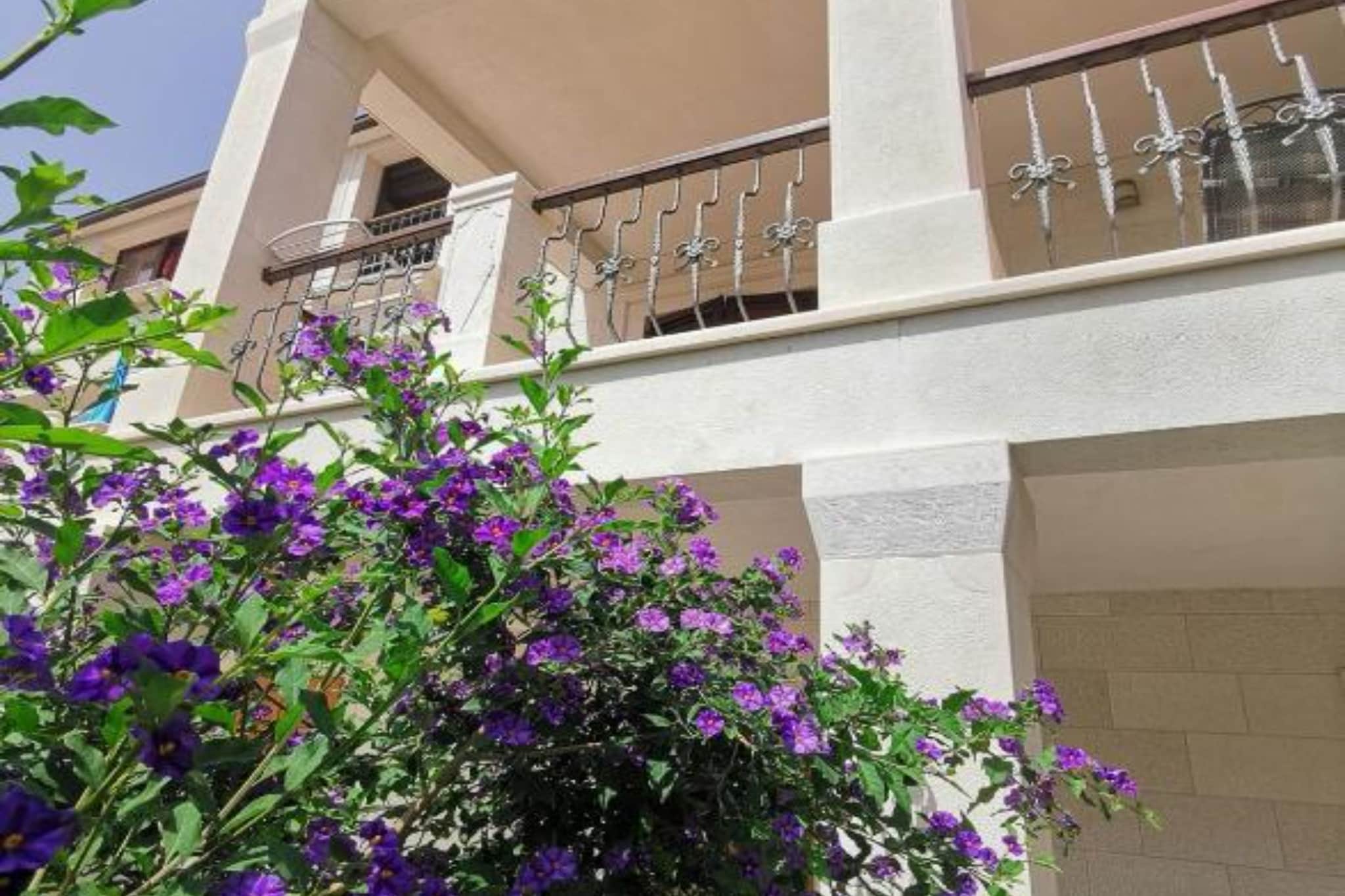 Apartments White House - Two Bedroom Apartment with Balcony and Sea View 2-Außenbereich