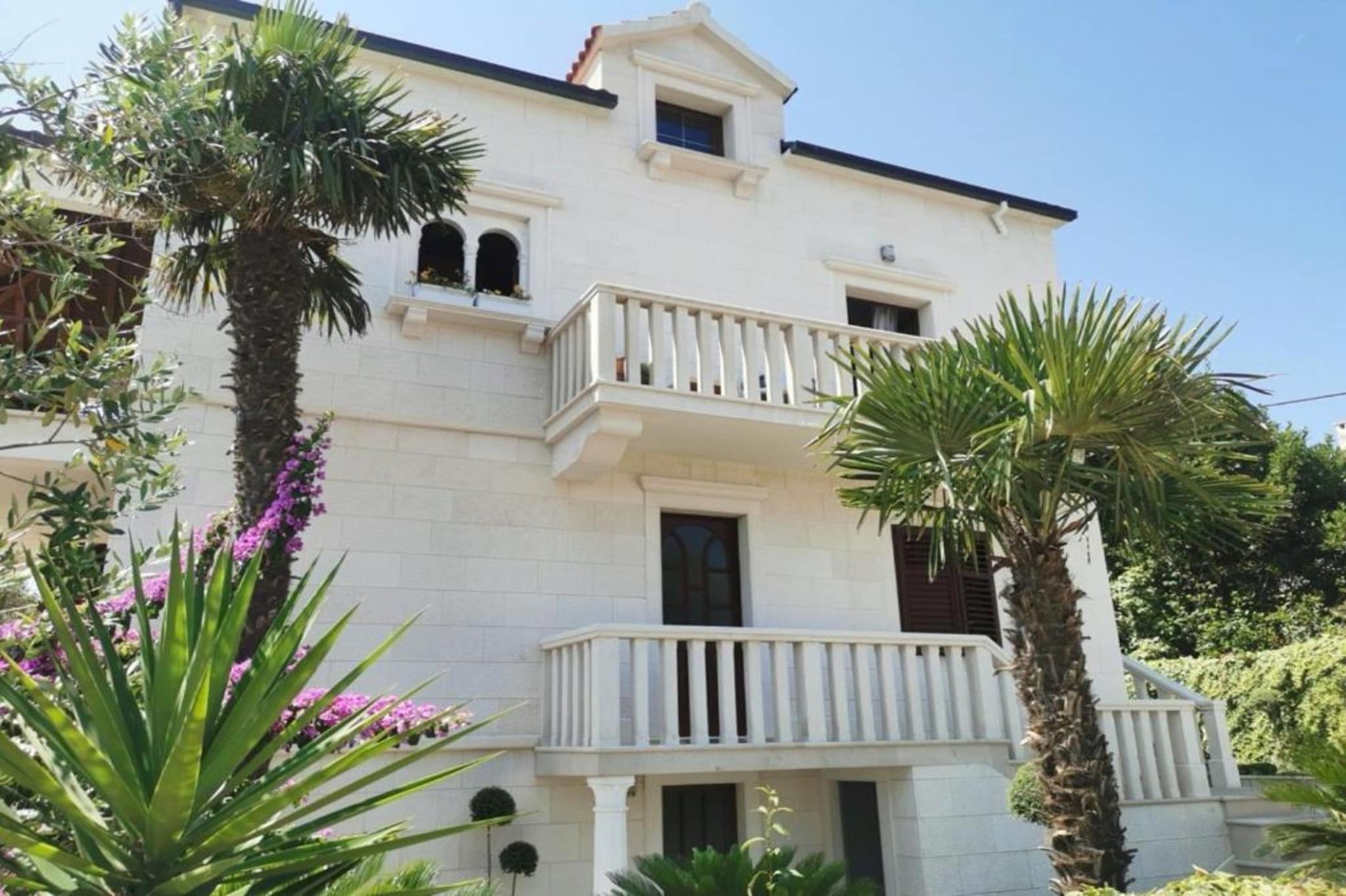 Apartments White House - Two Bedroom Apartment with Balcony and Sea View 2-Außenbereich