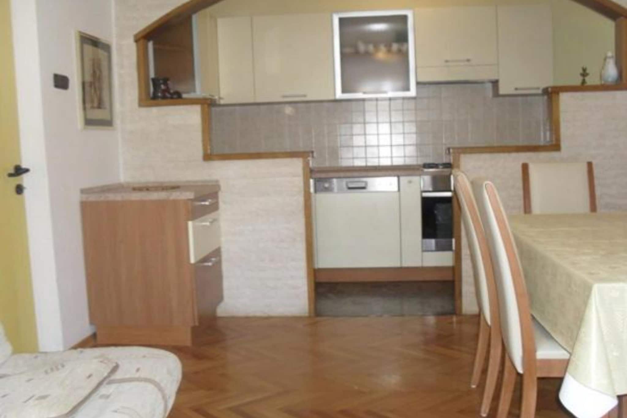 Apartments White House - One Bedroom apartment with Balcony 4