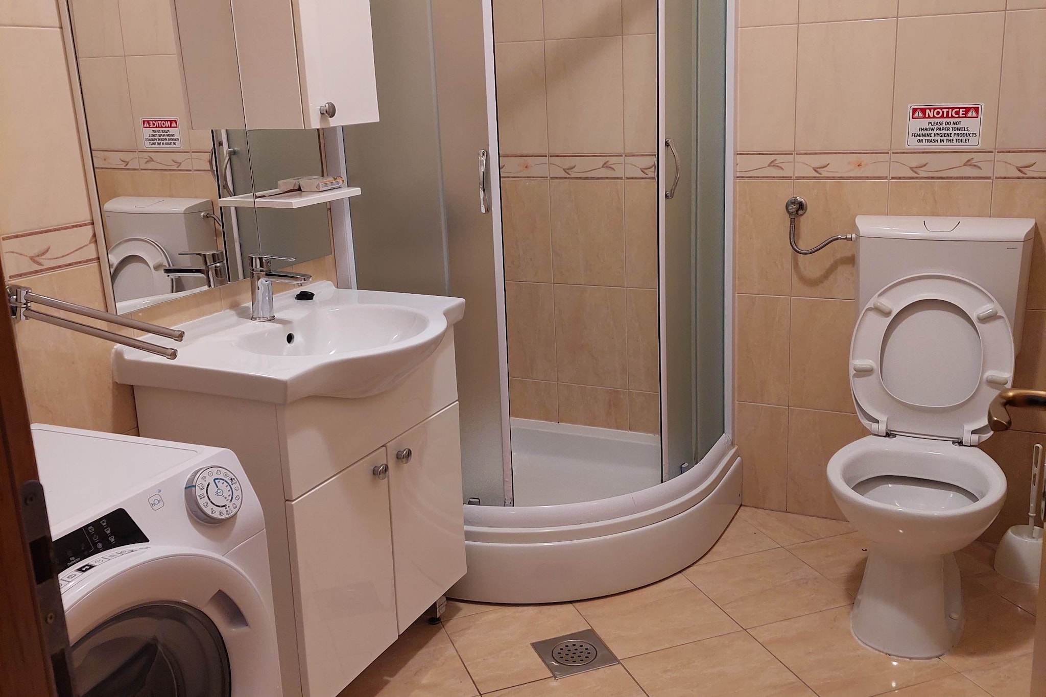 Beach House Žuljana - Two Bedroom Apartment with Terrace 2-Badezimmer