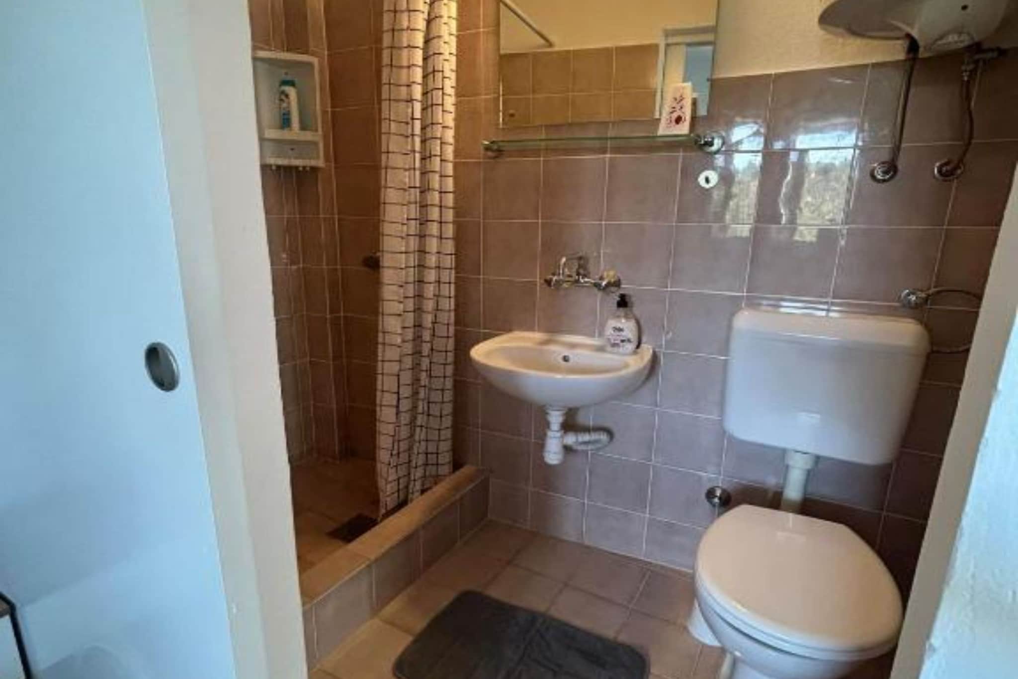 Family House Aldo -  Family House with Four Bedrooms and Sea View-Badezimmer