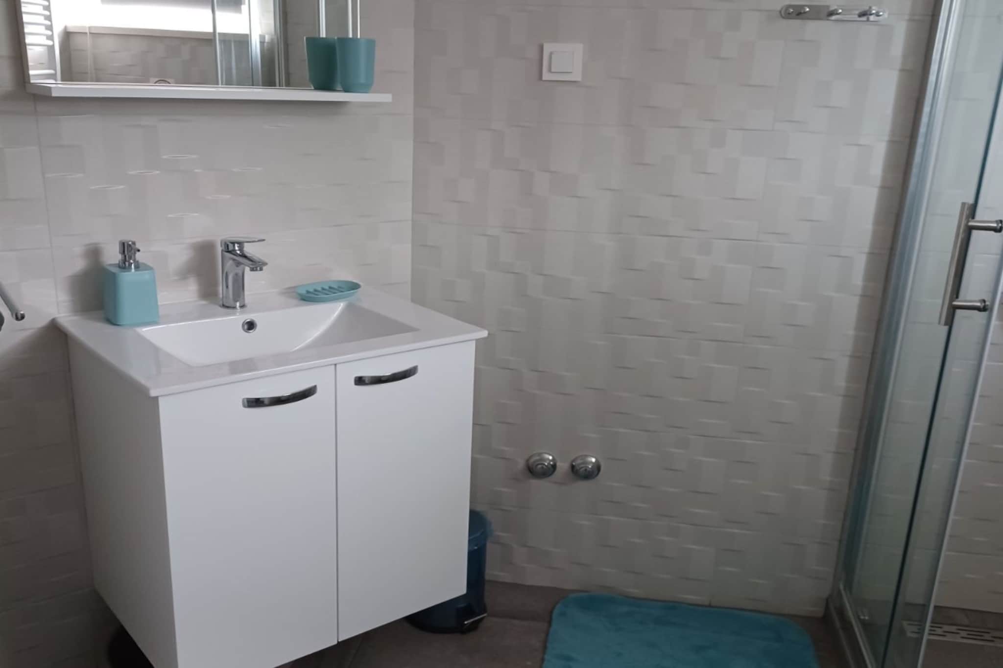 FreeMe Apartment - One Bedroom Apartment with Balcony and Sea View-Badezimmer