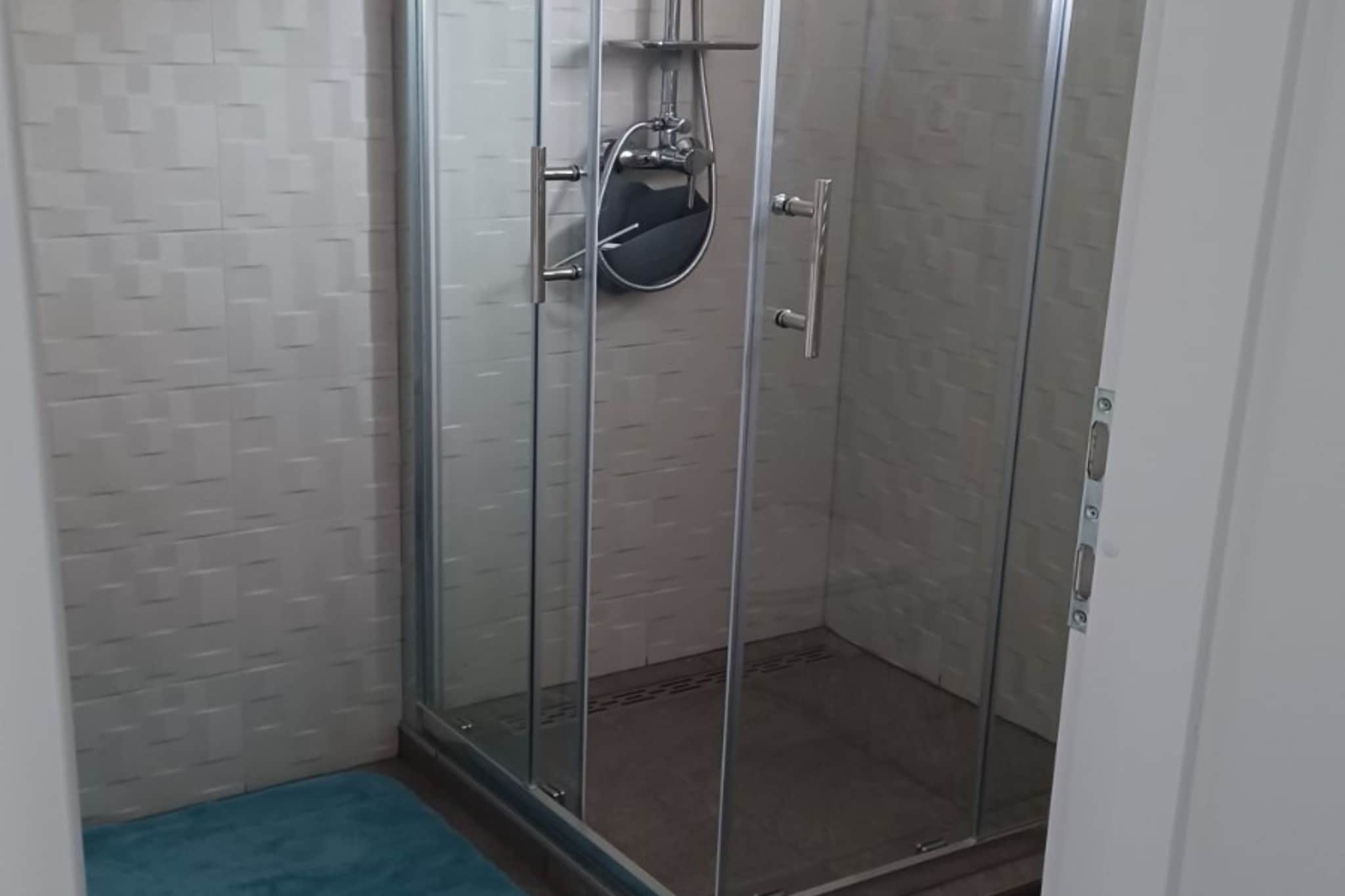 FreeMe Apartment - One Bedroom Apartment with Balcony and Sea View-Badezimmer