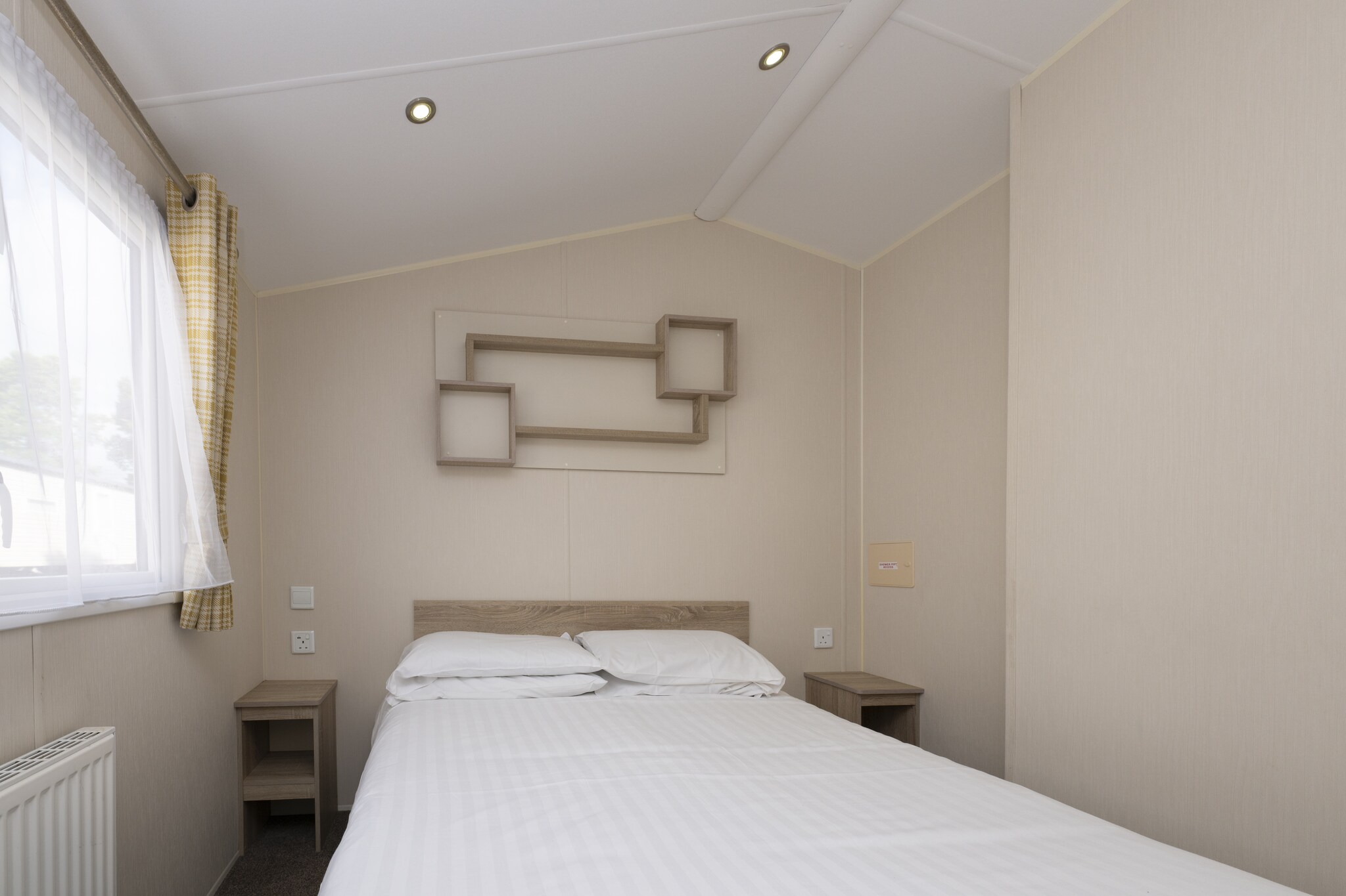 open kitchen(stove, electric kettle, toaster, oven, microwave, fridge, dishes and cutlery(Bowls, chopsticks, plates, cups, etc.)), Living/diningroom(double sofa bed, TV(smart TV), dining table), bedroom(double bed, Sheets incl., Towels/Sheets (Incl.)), bedroom(single bed, single bed, ironing board, iron), bathroom(shower, washbasin, toilet, hairdryer), parking, hot water, heating