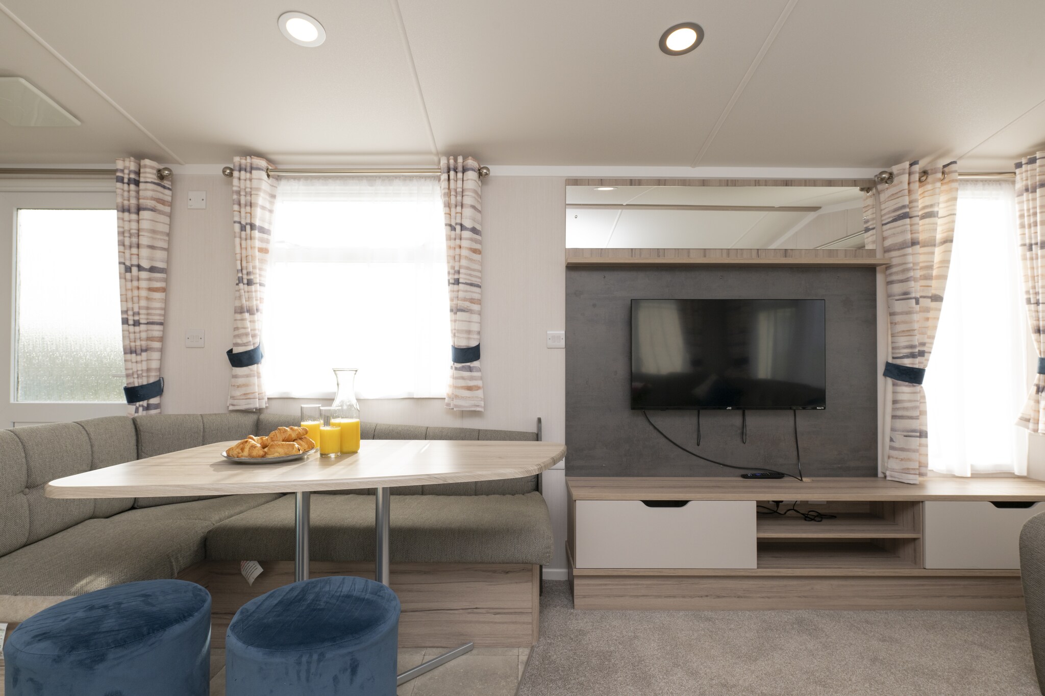 open kitchen(stove, electric kettle, toaster, oven, microwave, fridge, dishes and cutlery(Bowls, chopsticks, plates, cups, etc.)), Living/diningroom(double sofa bed, TV(smart TV), dining table), bedroom(double bed, Sheets incl., Towels/Sheets (Incl.)), bedroom(single bed, single bed, ironing board, iron), bedroom(single bed, single bed), bathroom(shower, washbasin, toilet, hairdryer), parking, hot water, heating