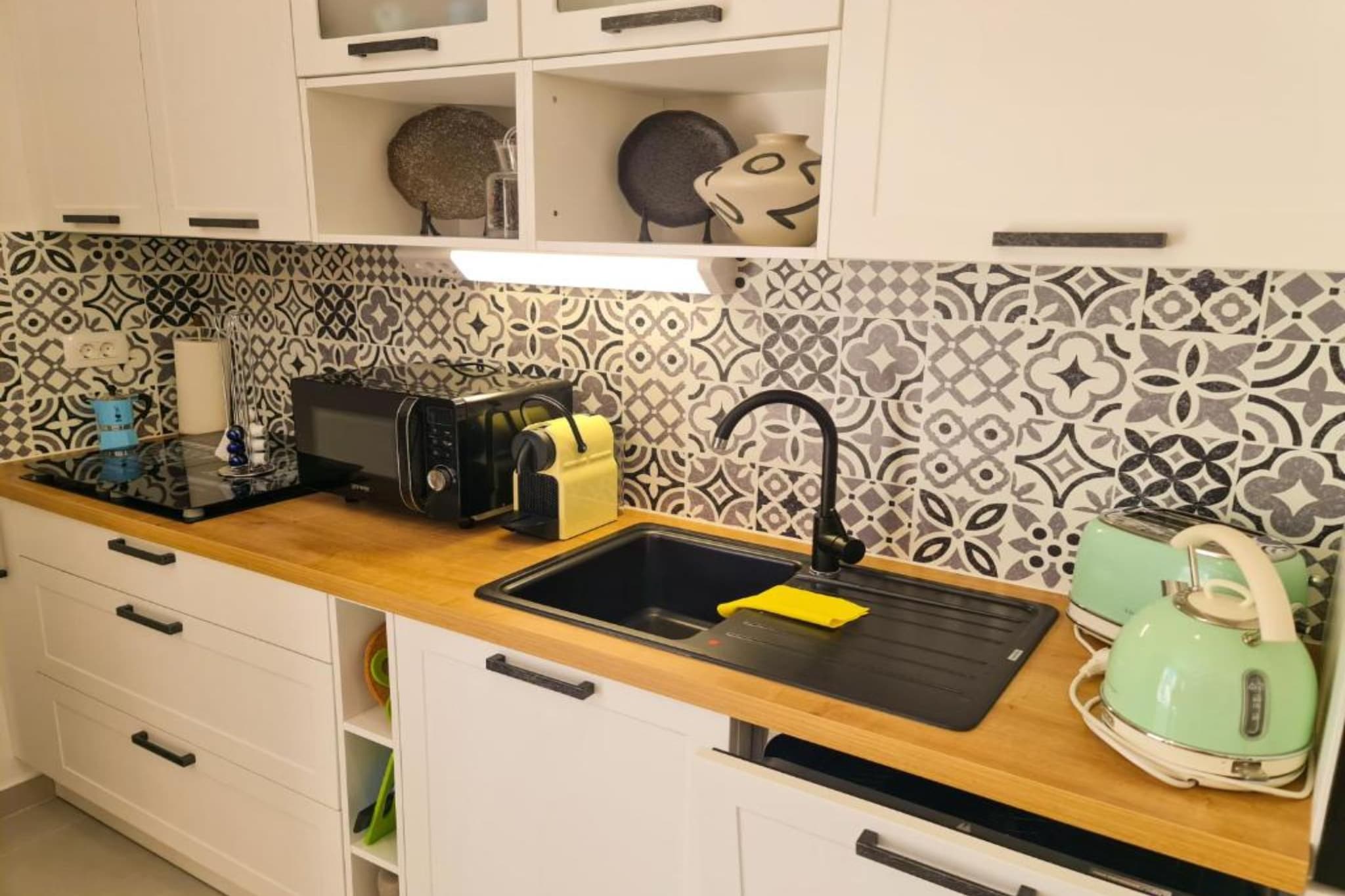 Apartment Torre Senj - Two Bedroom Apartment with Balcony and Mountain  View-Cuisine