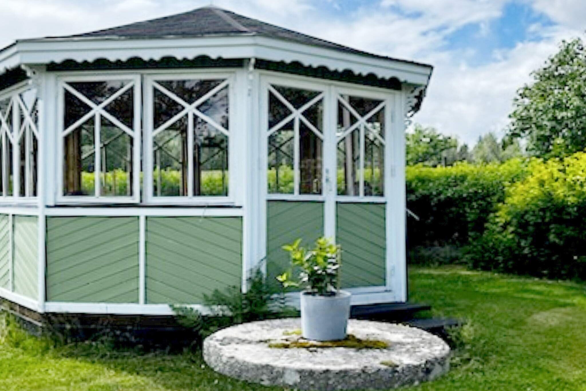 Welcome to a fantastic cabin that brings to mind Astrid Lindgren's fairy tales. Live here in lovely rural surroundings. Feel free to take beneficial walks in beautiful forest and nature. It is a large spacious house with a kitchen, living room and bathroom on the first floor, on the upper floor there are two bedrooms and another bathroom. There are four fixed beds and an extra bed that is provided for parties of 5 people. In case of rain or cooler weather, or if you simply want some shade, you can sit in the beautiful gazebo. The plot is shared with a family member of the owners, but here there has been a change of place. The owners recommend the swimming area at little BjÃ¤lkerum, where you have a beautiful view of the sunset. A visit to Astrid Lindgren's World in Vimmerby is usually popular with children. You can also visit Astrid Lindgren's childhood home NÃ¤s, Emil's Katthult and Bullerbyn. In Mariannelund is the film village where filming environments from classic films by Astrid Lindgren can be experienced. In the moose park in Skullaryd, you can go on a tractor safari, experience and feed moose and deer in their natural environment. EksjÃ¶ with Sweden's best preserved wooden town is well worth a visit.