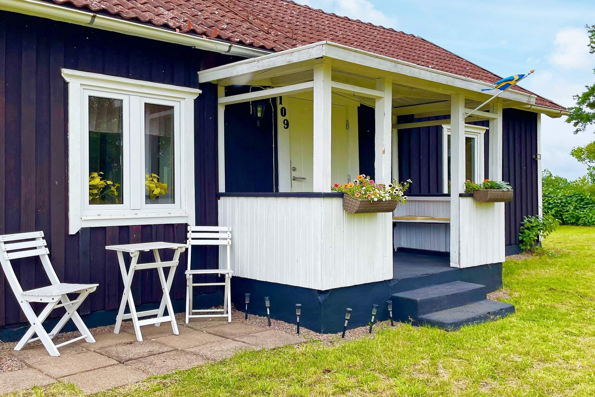 Lovely house where you have a large garden and magical views of EmÃ¥n and beautiful nature. Here you live in a picturesque surroundings with fine fishing just 400m away in beautiful EmÃ¥n. The large and beautiful beach of GÃ¶sjÃ¶n with a jetty and diving tower is 13km away. There is also mini-golf and a kiosk. Please note that the house is located near Highway 34, so please keep an eye on children as there are no fences. In the large garden, there are various outdoor furniture where you can enjoy the beautiful view. The house has a large living room with an open ceiling to the ridge, where you can lean back in the sofa or armchair. There is also a writing desk for those who wish. The kitchen is modern and stylish with a pleasant dining area. You sleep in a bedroom with a single bed that can be pulled out and made up into a double bed. A steep staircase leads up to the nice attic where there is a 140cm wide double bed. The sofa in the living room can be made up into a 120cm wide bed. Bathroom with sink, bathtub, and toilet. You are close to more lakes and the coast. In Oskarshamn, you can enjoy sea bathing and a wider range of activities. You can take a day trip with the ferry to Byxelkrok on Ã–land. Even OknÃ¶ has beautiful sea baths. More Kastell, SmÃ¥lands Grand Canyon with its 8 km long ravine is worth a visit. At the nature reserve Aboda Klint, there is a restaurant. You have two popular cafes in Berga that are worth visiting, CafÃ© Tre Ã…rhundraden and Elsabo HerrgÃ¥rdsscafÃ©. Elk park is in MÃ¥lilla. You are also close to Glasriket and Vimmerby where you have Astrid Lindgren's World. Smaller grocery stores can be found in Ruda, while larger ones can be found in HÃ¶gsby or Fliseryd.