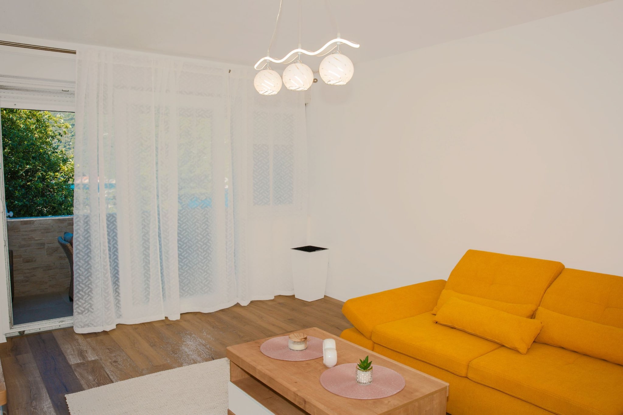 Apartment Matko - Two Bedrom Apartment with Beach View-Wohnzimmer