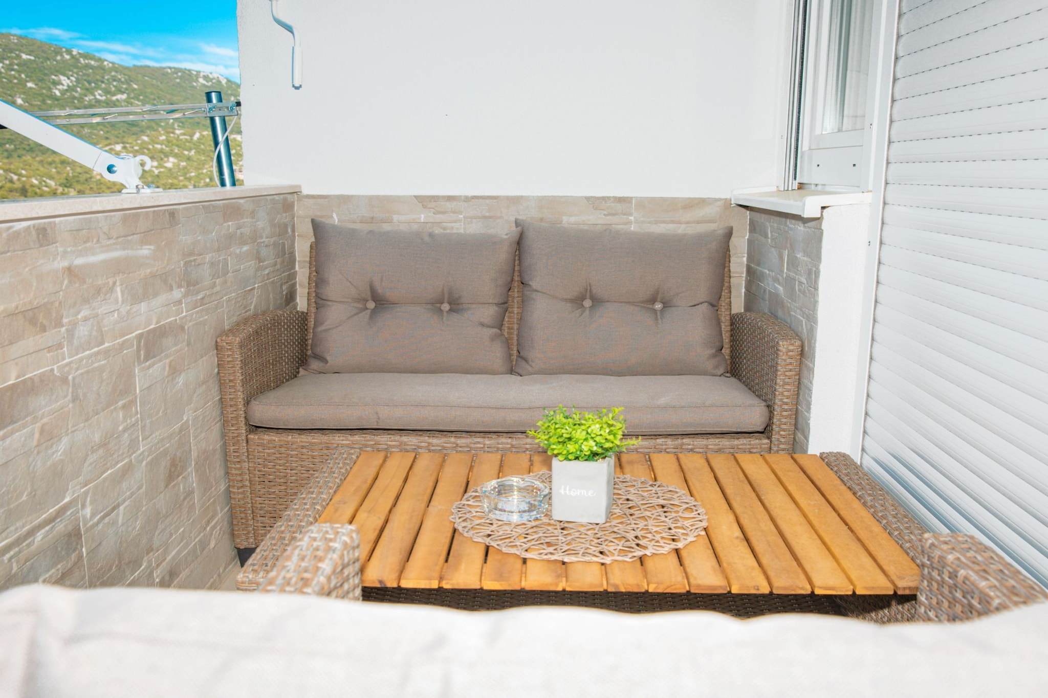 Apartment Matko - Two Bedrom Apartment with Beach View-Wohnzimmer
