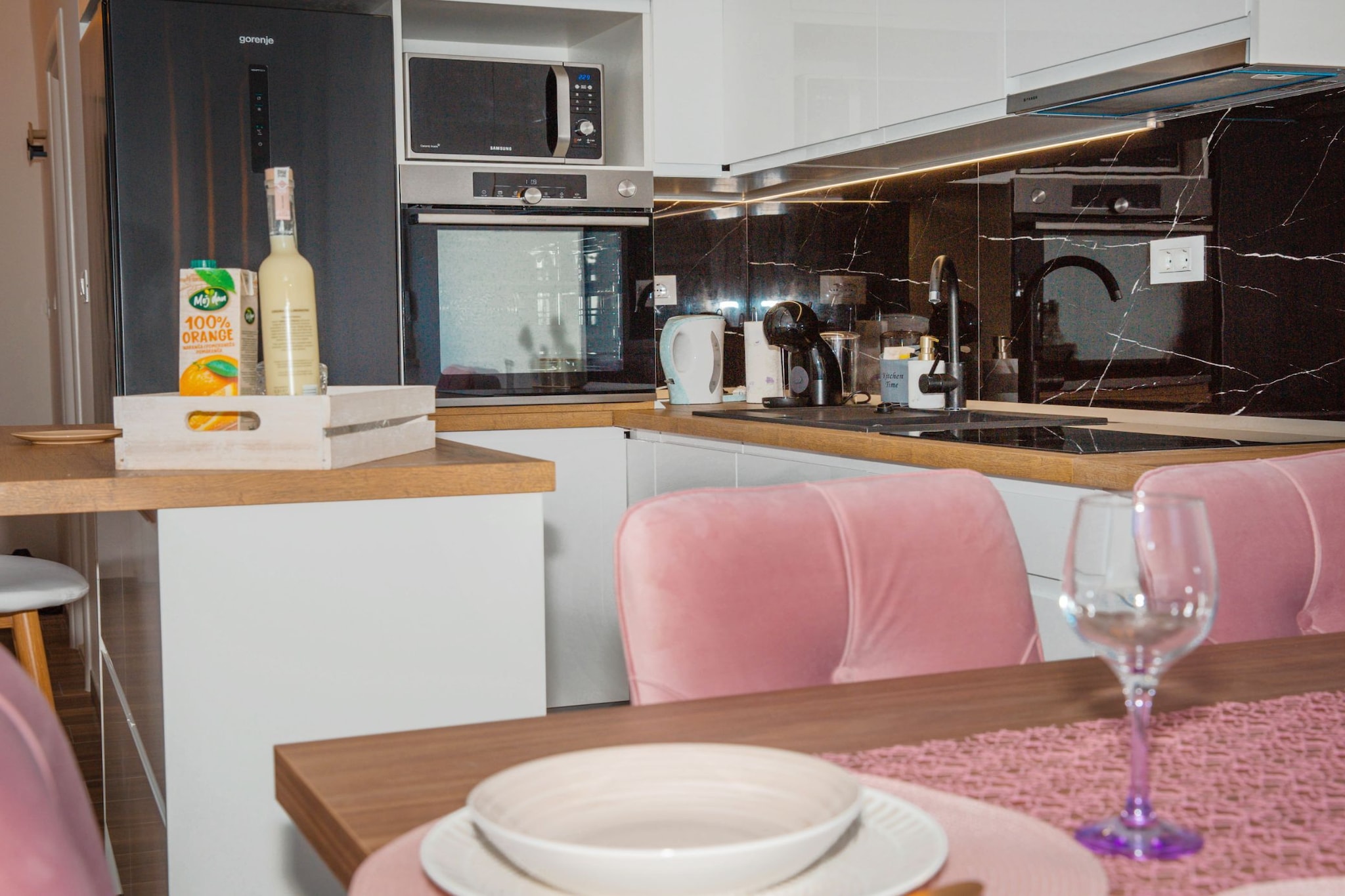 Apartment Matko - Two Bedrom Apartment with Beach View-Esszimmer