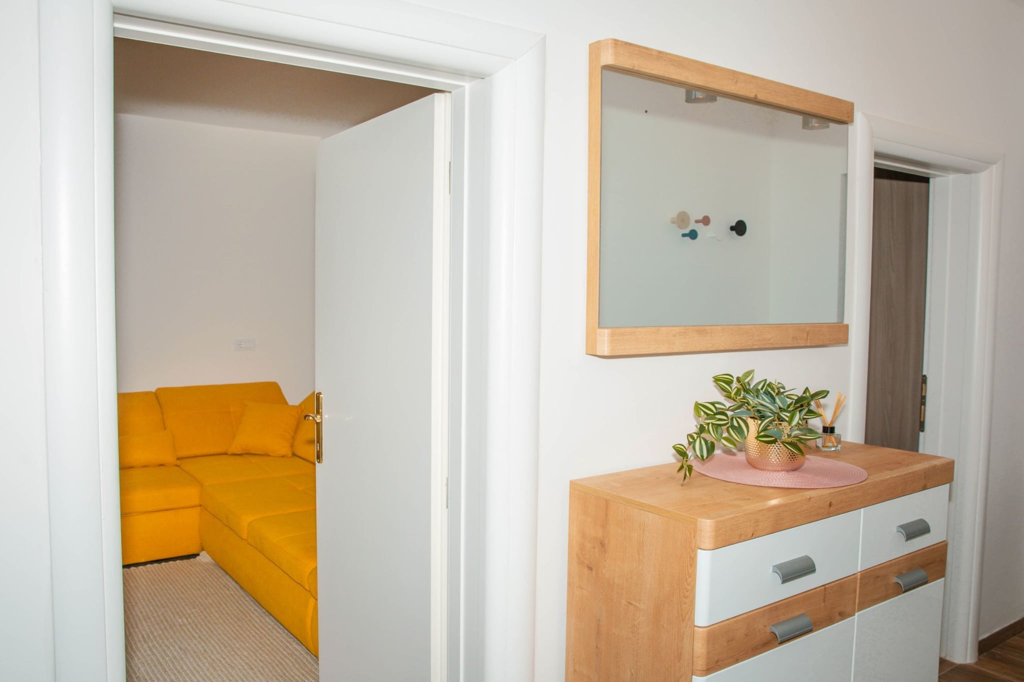 Apartment Matko - Two Bedrom Apartment with Beach View-Innen