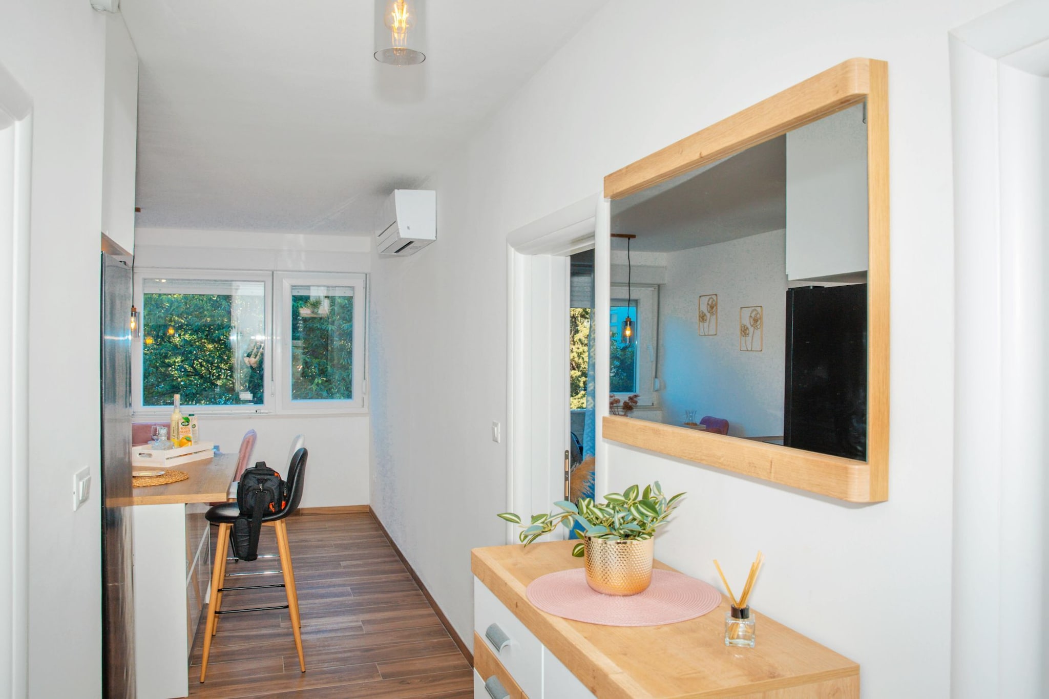 Apartment Matko - Two Bedrom Apartment with Beach View-Innen