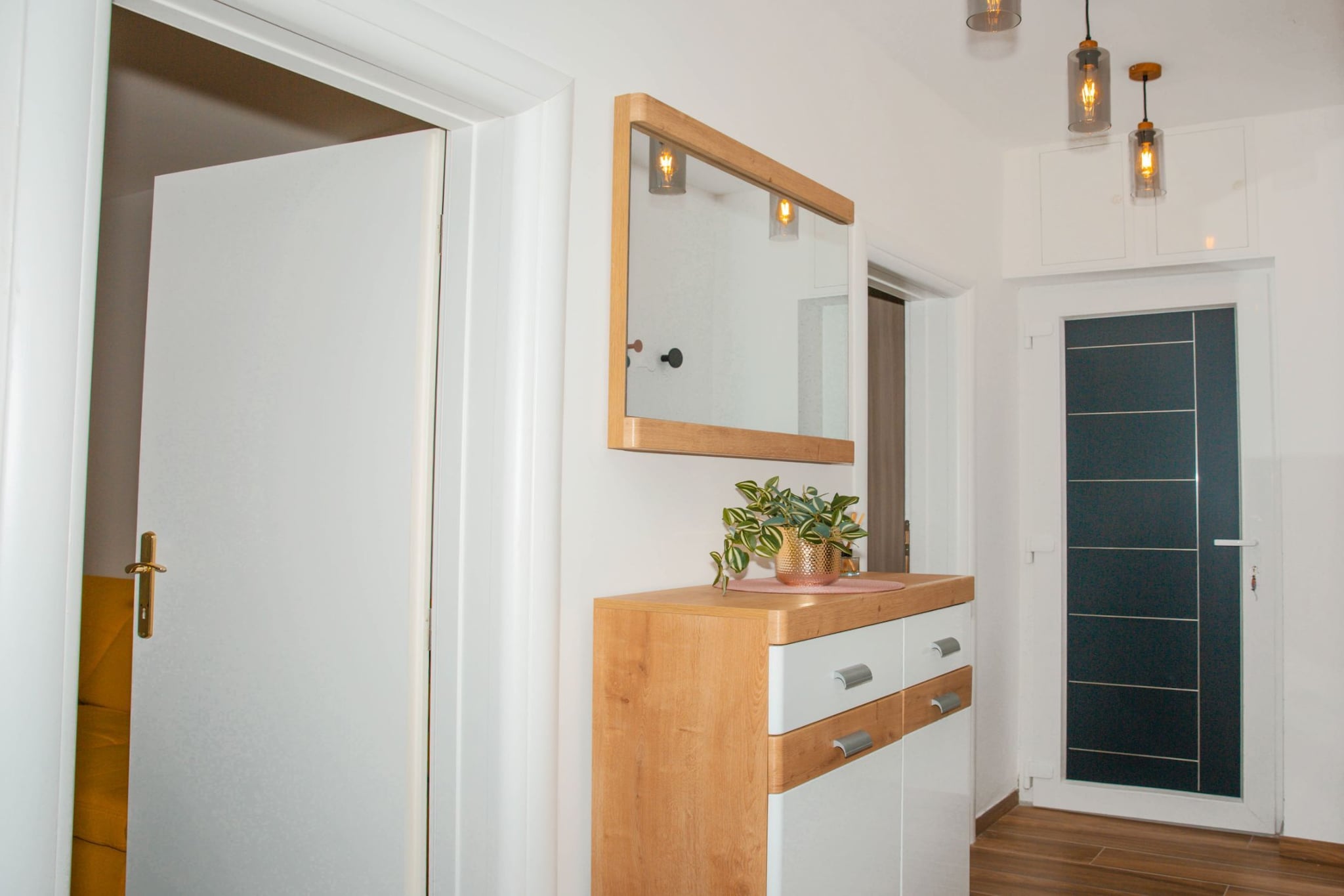 Apartment Matko - Two Bedrom Apartment with Beach View-Innen
