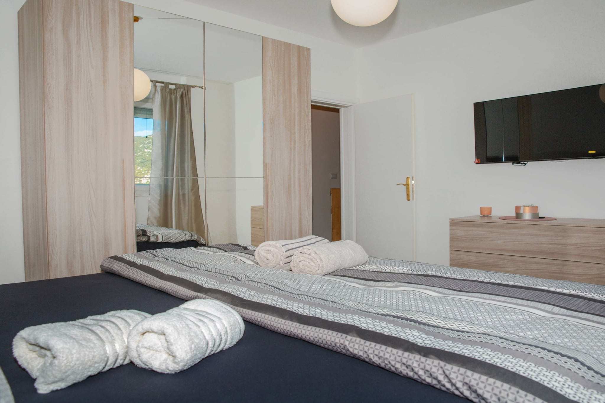 Apartment Matko - Two Bedrom Apartment with Beach View-Schlafzimmer