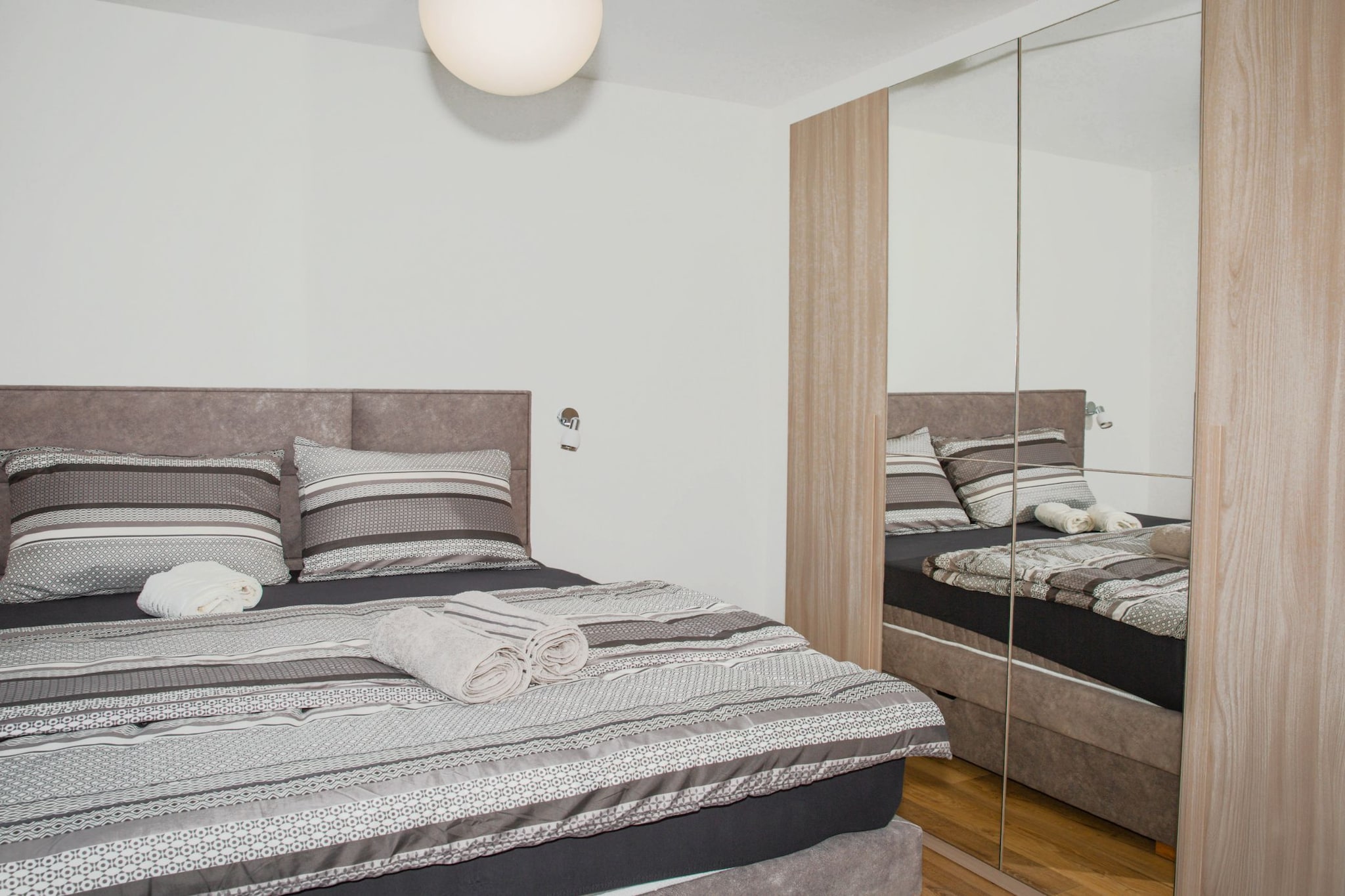 Apartment Matko - Two Bedrom Apartment with Beach View-Schlafzimmer