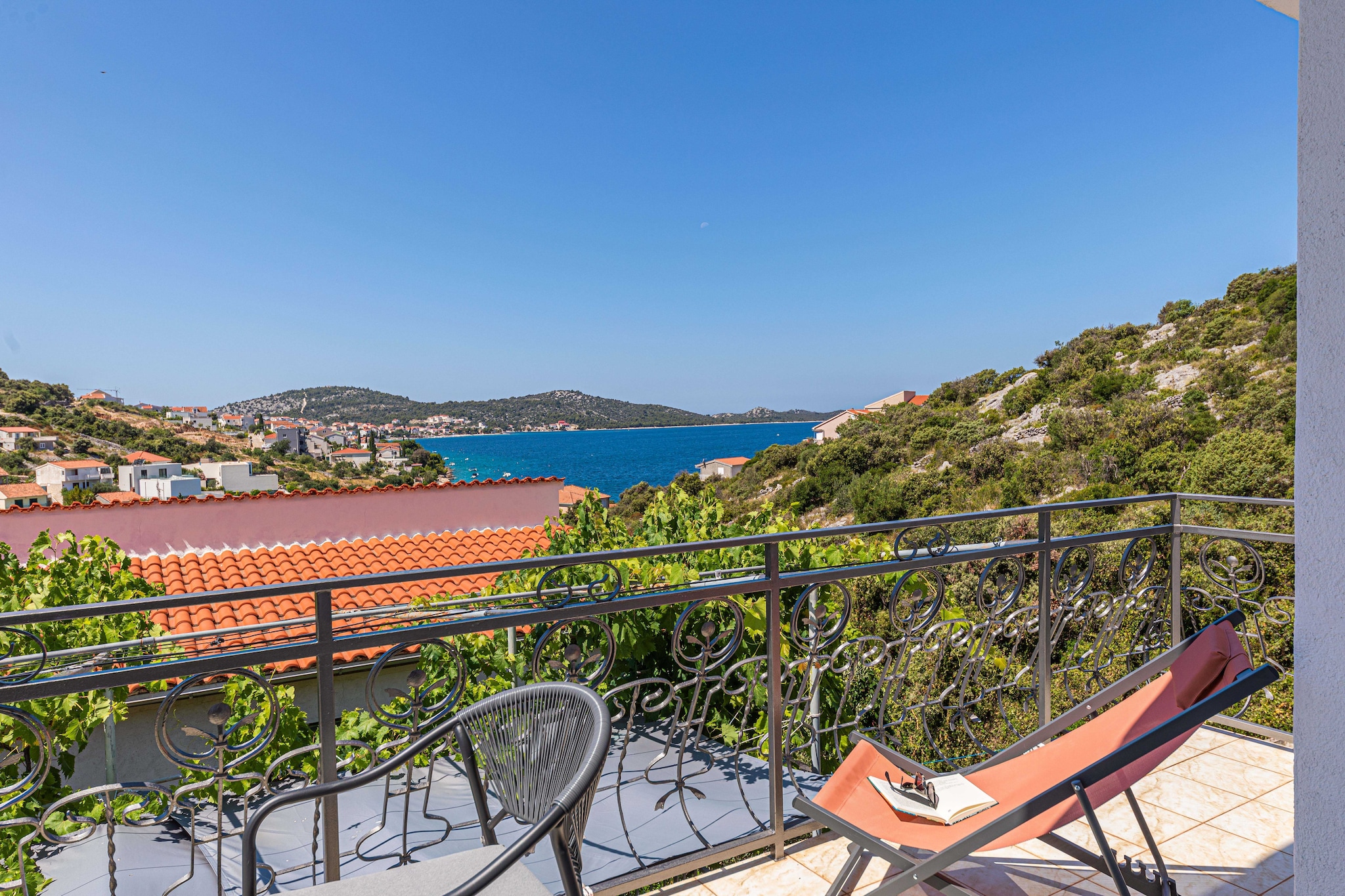 Apartment Anima - Two Bedroom Apartment with Balcony and Sea View-Buitenlucht