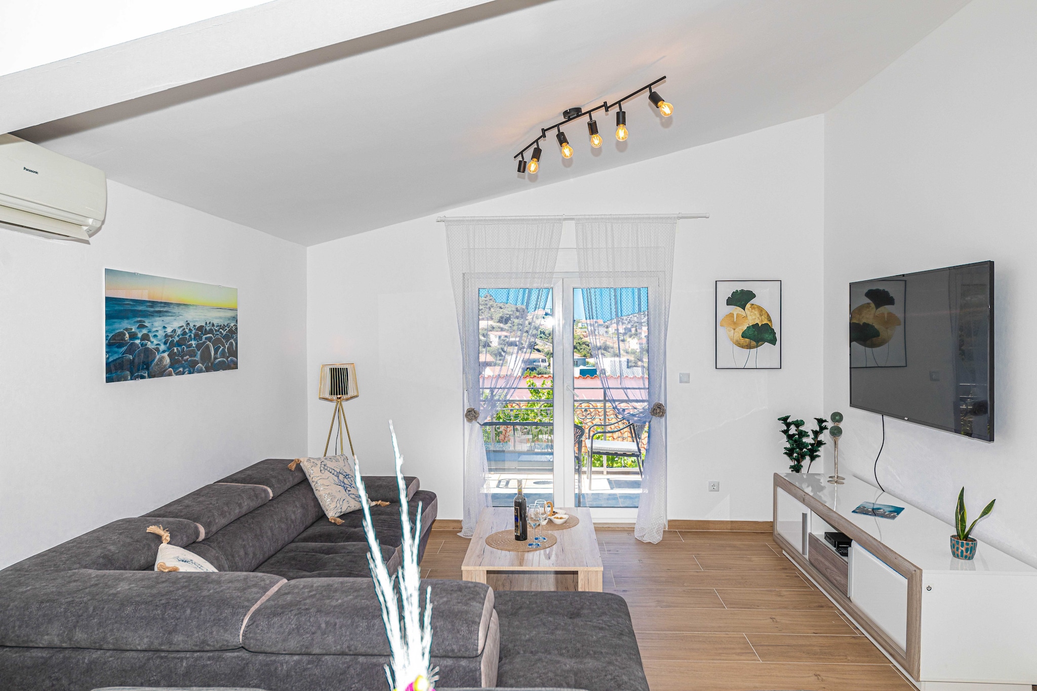 Apartment Anima - Two Bedroom Apartment with Balcony and Sea View-Woonkamer