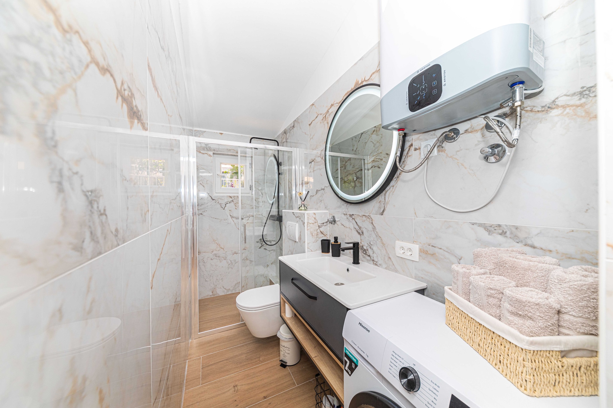 Apartment Anima - Two Bedroom Apartment with Balcony and Sea View-Badkamer