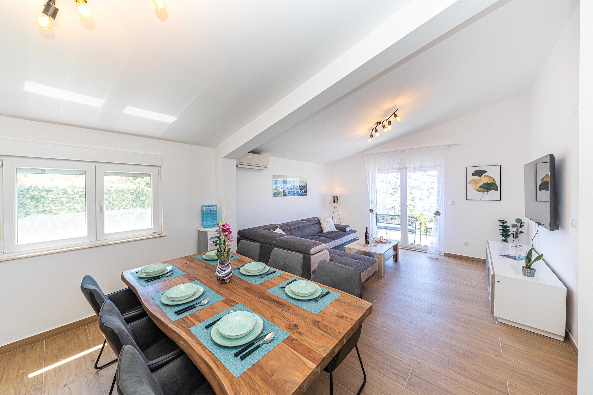 Apartment Anima - Two Bedroom Apartment with Balcony and Sea View-Eetkamer