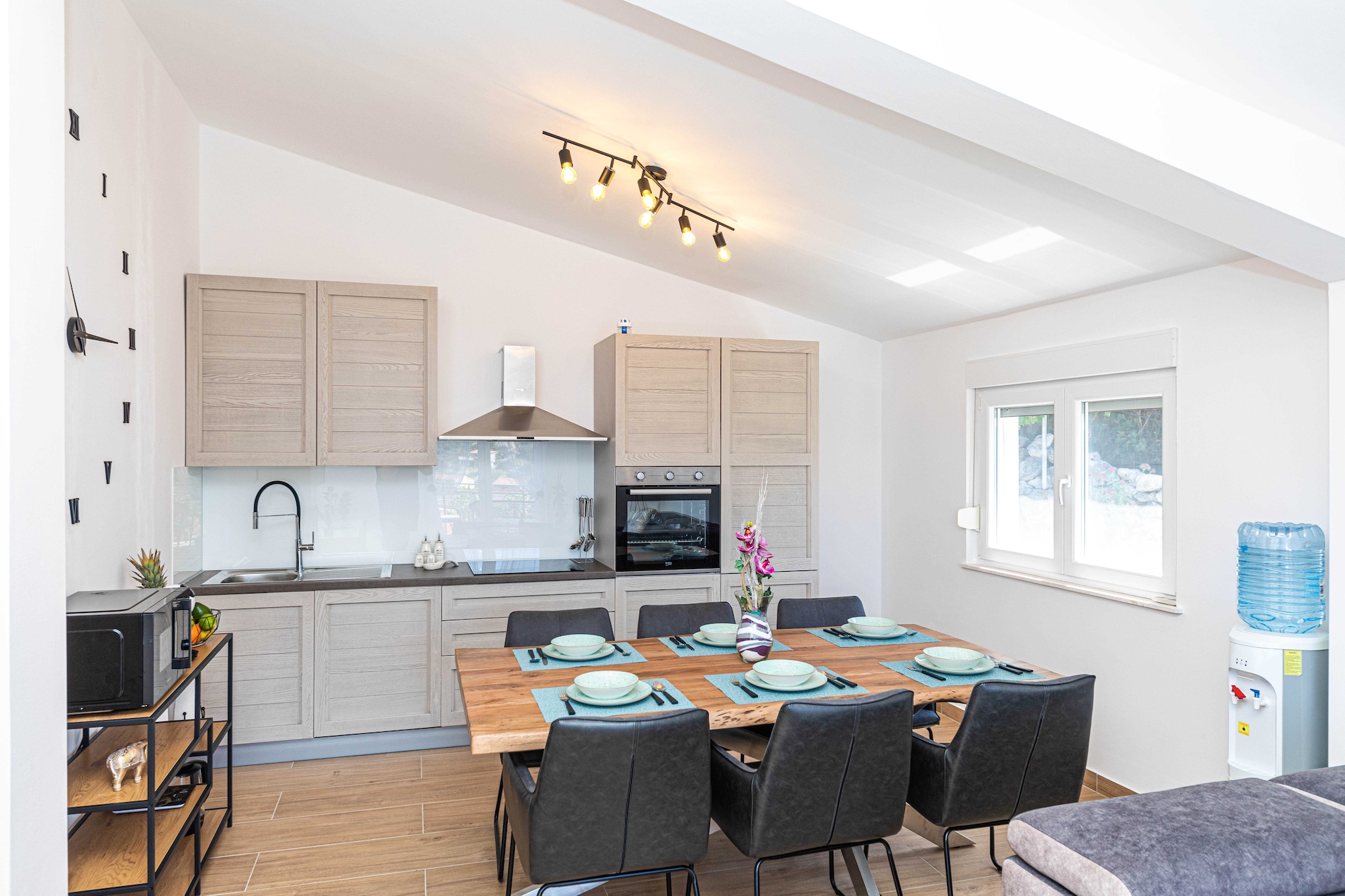 Apartment Anima - Two Bedroom Apartment with Balcony and Sea View-Eetkamer