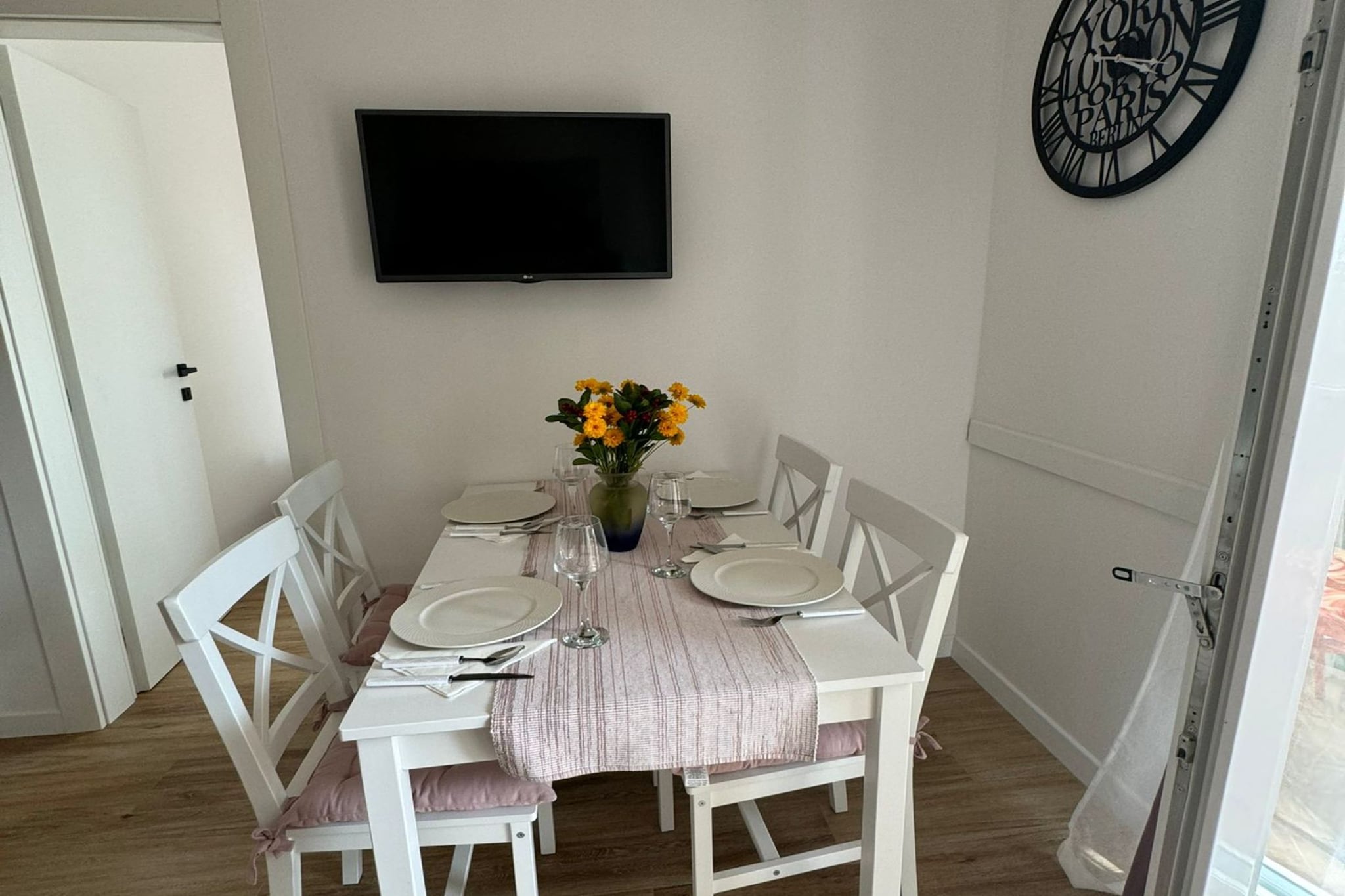 Apartment & Rooms Papa - Two Bedroom Apartment with Balcony and Partial Sea View-Esszimmer