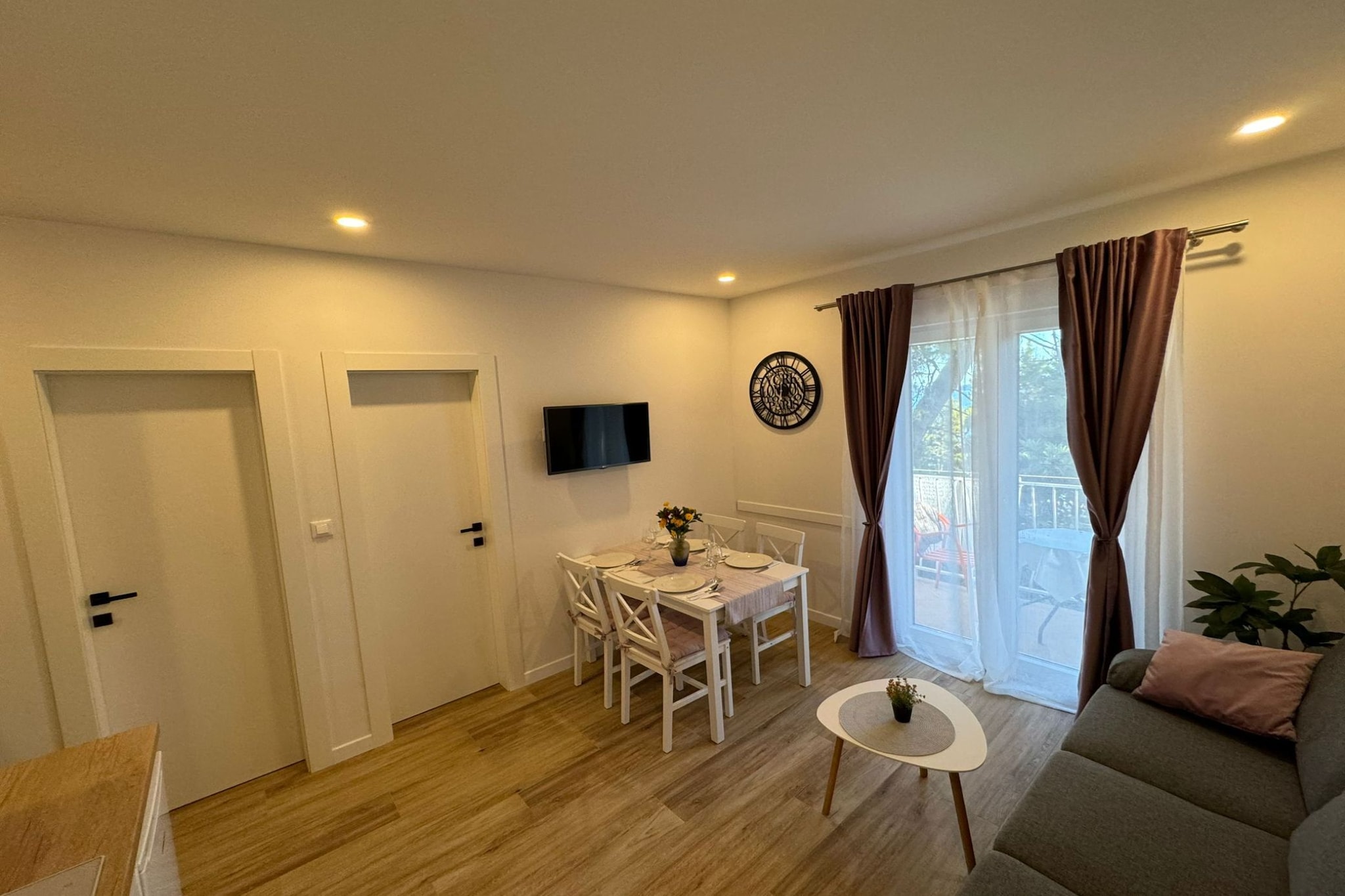 Apartment & Rooms Papa - Two Bedroom Apartment with Balcony and Partial Sea View-Esszimmer