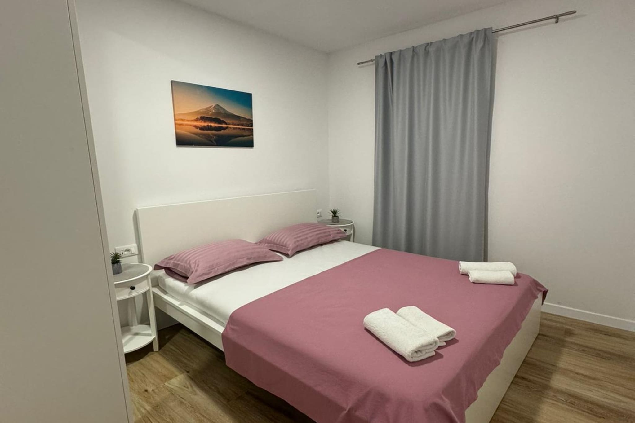 Apartment & Rooms Papa - Two Bedroom Apartment with Balcony and Partial Sea View-Schlafzimmer