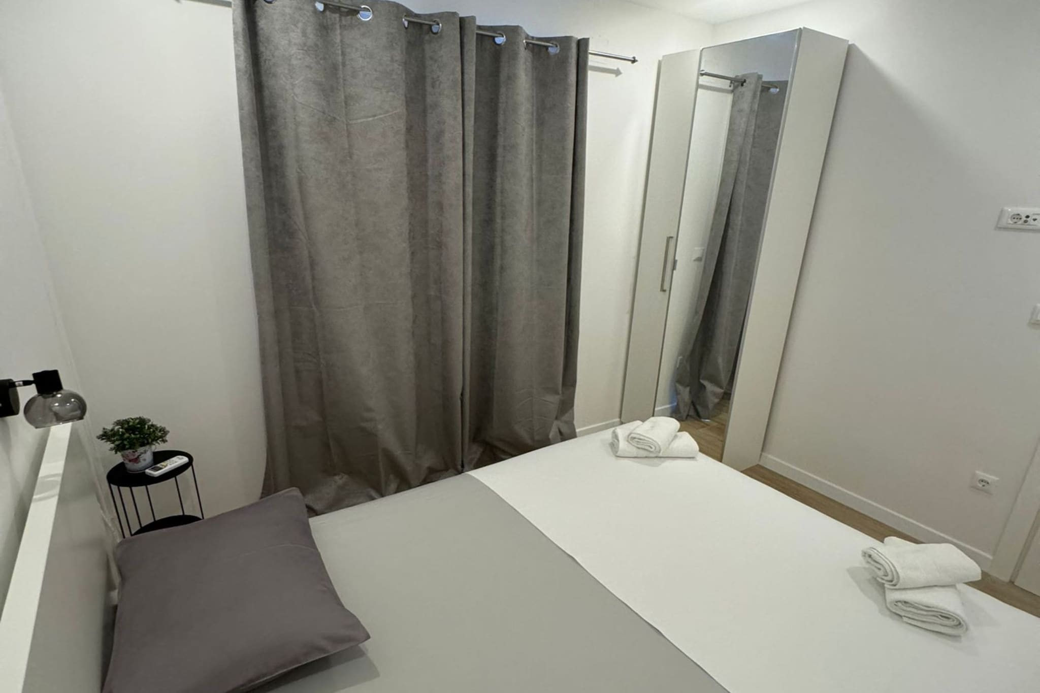 Apartment & Rooms Papa - Two Bedroom Apartment with Balcony and Partial Sea View-Schlafzimmer
