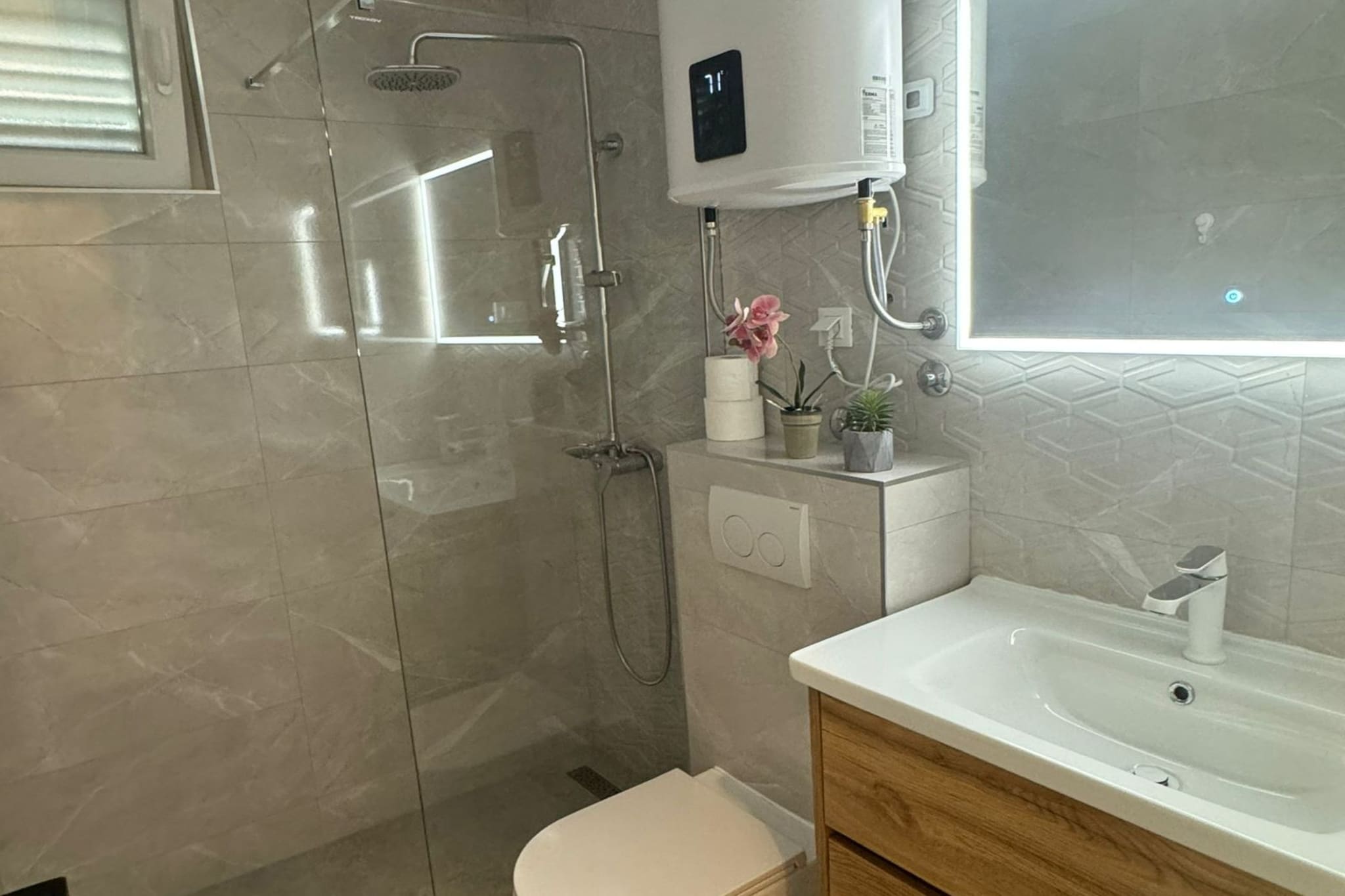 Apartment & Rooms Papa - Two Bedroom Apartment with Balcony and Partial Sea View-Badezimmer