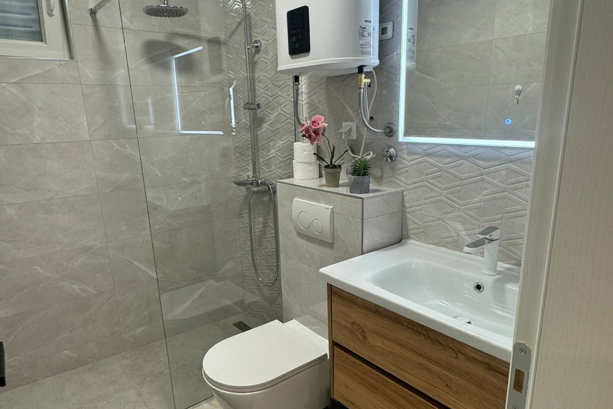 Apartment & Rooms Papa - Two Bedroom Apartment with Balcony and Partial Sea View-Badezimmer