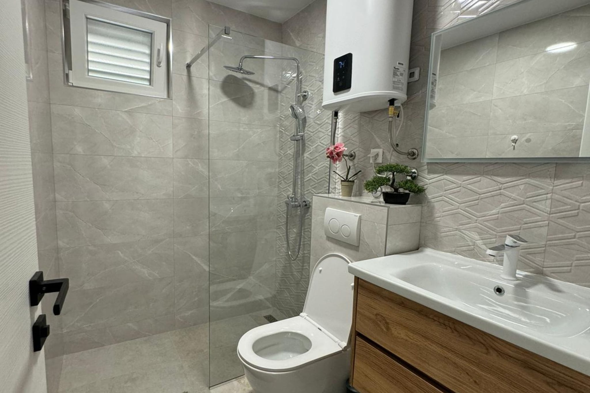 Apartment & Rooms Papa - Two Bedroom Apartment with Balcony and Partial Sea View-Badezimmer