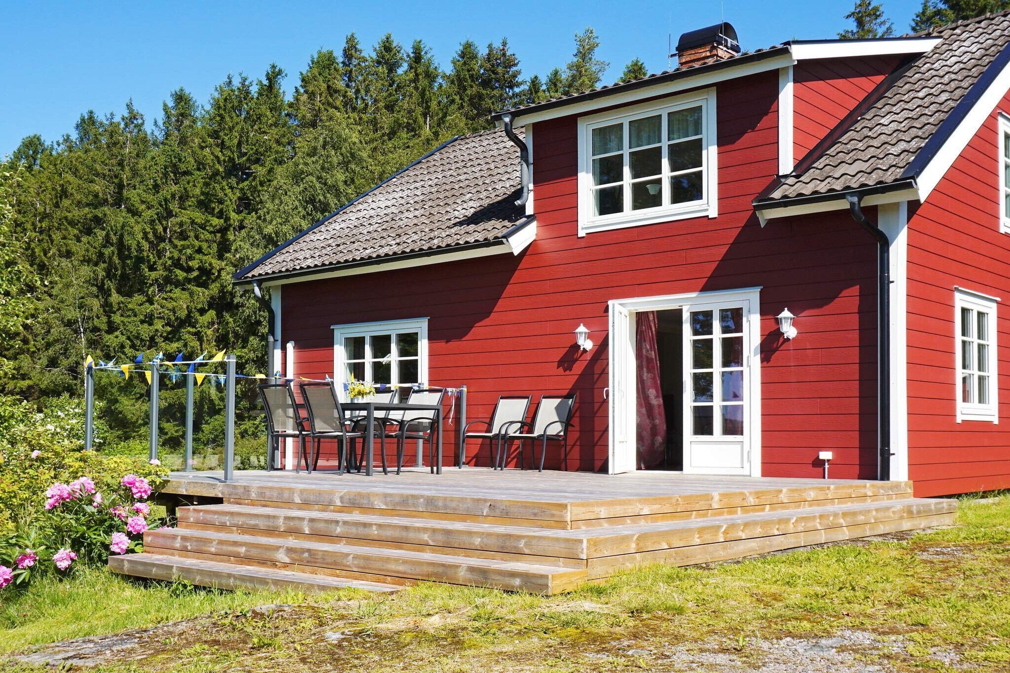 Nice and cozy cottage close to nature with proximity to mountains and lakes. The canoe can be rented directly from the cabin owner if the cabin owner is on site. Welcome to this cottage located in a sunny and rural location on a farm from where you have a view of the surrounding landscape for miles. The cottage is located with the mile-long forests as the nearest neighbour, close to the central town of Hedekas and KynnefjÃ¤ll, which is an approximately two-mile-long, and one-mile-wide, high plateau in northern BohuslÃ¤n. The area offers beautiful hiking or cycling in a distinctive landscape. Here you will find both a unique flora and fauna, mushrooms and berries as well as a rich animal life. In the Ã–rekilsÃ¤lven, which flows in the valley below the cabin, there is the opportunity to paddle, fish, and if you're lucky, the beaver might make an appearance. Several nice lakes for swimming, fishing or canoeing/kayaking are in the area, there is plenty of space at the cabin for those of you who want to bring your own canoe/kayak. At UlkerÃ¶d's farm there is a hunting and shooting center for those of you who want to try this. The proximity to the main road in the area makes it easy to get to several of the area's bathing spots, lakes and other excursion destinations. The cottage is beautifully situated in a quiet location on a well-kept and nice farm, here you wake up to birdsong and the rustle of the trees. The cabin's entrance is reached via a glass-enclosed veranda, from there you enter a welcoming hall which leads you to a kitchen equipped with stove, separate oven, fridge/freezer, microwave, coffee maker and dishwasher, inside the kitchen is a large living room with both dining room furniture and a nice large corner sofa. In the glass veranda there are two sofas and a dining table, a perfect environment if you are looking for shade or a moment of relaxing rest. On the first floor, there is also the cottage's bathroom with shower and washing machine. From the hall, a staircase leads up to the second floor, where you are first met by a bedroom with a double bed and a single bed and further into another bedroom equipped with a double bed. From the living room you reach the cottage's balcony area with summer furniture and barbecue, a nice place in a peaceful environment to discuss the day's adventures or plan for new excursions. On the cottage's lawn area, which you share with the owner's house, there is room for all kinds of games and play. If the cabin owner is at home, the owner usually has the option of guided tours in the area and you also have the option of renting a canoe from the owner. Extra freezer space can be borrowed by contacting the owner. The cabin has WiFi connection. Hedekas / SÃ¶rbygden is part of the municipality of Munkedal which is known for its very varied and worth visiting natural areas, everything from sea and fjord environments such as The salt spring with its sandy beach and salty baths to deep forests with lakes and rivers. Hedekas is located on the edge of KynnefjÃ¤ll, which is an approximately two mile long and one mile wide high plateau in northern BohuslÃ¤n. The plateau stretches between the BullaresjÃ¶arna rift valley in the west and the Ã–rekilsÃ¤lven valley in the east, with KornsjÃ¶arna as the northern outpost on the border with Norway. The topography of the area has meant that species that are otherwise more common further north in the country thrive here. Ã–rekilsÃ¤lven, which is also a popular river for salmon fishing, where many sport fishing enthusiasts have tried their luck over the years. From the cabin, you can also easily make day trips to Nordens Ark, Havets Hus in Lysekil, SmÃ¶genbryggan, fishing and boating communities in the northern part of BohuslÃ¤n. If you want to spend a day on the golf course, there are several nice courses within a radius of a couple of miles to choose from, e.g. Dagsholms GK in FÃ¤rgelanda or Torreby golf course, which is BohuslÃ¤n's oldest golf course, the course is located in a castle setting with an English-inspired castle park.