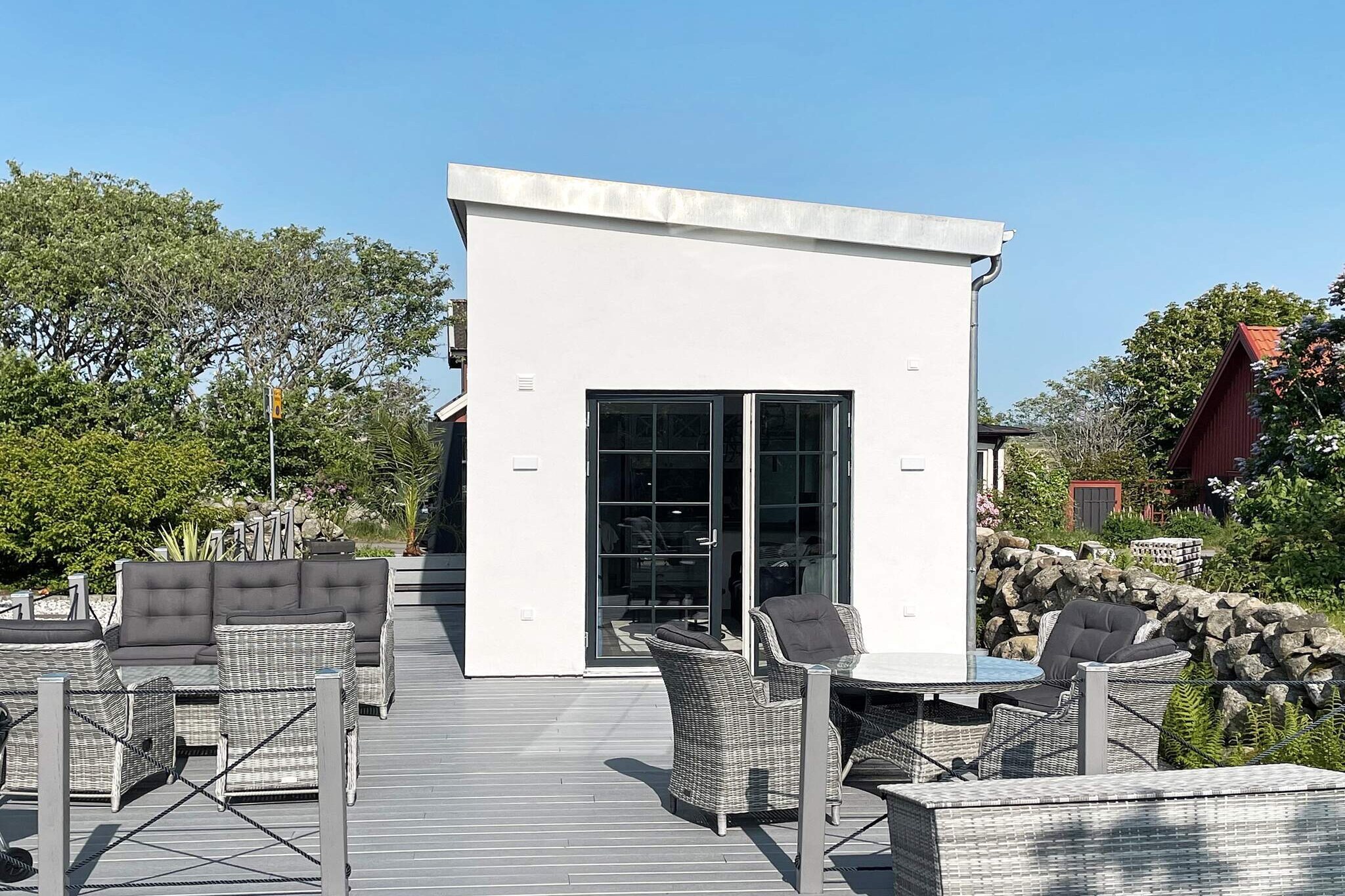 This annex is located on GetterÃ¶n just outside Varberg. A newly produced guest house on the owner's plot, surrounded by the peninsula's unique nature. Here there is the large bird reserve, bathing beaches for both rock bathing and sandy beach. From the small harbor, the GetterÃ¶ boats enter Varberg's harbor next to the fortress. A perfect accommodation for the small family or a couple who want both nature and cultural experiences. The annex is tastefully decorated and fully equipped with an open kitchen and living room with a sofa bed for two people and smart TV without channels. The bathroom is fully tiled with a shower and a combined washing machine with drying function. A good staircase leads up to a lovely sleeping loft with a double bed. From here you have a view of the bay. There is free wifi in the cabin. Around the house there is a spacious wooden deck beautifully furnished with comfortable outdoor furniture and a barbecue. Next to the balcony is a trampoline that the children can use. From the cottage, which is the last house on the road, a path leads down to the sea. Here, cows sometimes graze peacefully on the green grass. A short distance from the beach there is a small mooring. Here you can take a morning swim. There are several small bathing coves near the cabin, the closest is cove no.1 next to the marina. Here there is both a sandy beach and a rock pool, an outdoor gym and a restaurant. Nearby there is also a grocery store open during the summer. Naturum on the edge of the GetterÃ¶n nature reserve is Varberg's second most visited tourist destination after Varberg's fortress. Naturum has exhibitions and a cafe. Here the children learn everything about bird life in a playful way. Varberg is a popular destination with the medieval castle Varbergs FÃ¤stning as an important landmark. Many appreciate Varberg for its cozy little streets with good shopping. Fun little shops and market stalls. Ã…kulla's beautiful beech forests have 50 km2 of hiking trails, several nature reserves and many lakes. About 13 kilometers from Varberg is Grimeton Radio Station, which is on the UNESCO World Heritage List. Here there are tall radio masts that proudly look out over the landscape. For those interested in golf, there are several fine golf courses nearby, the closest is Varbergs Gk.