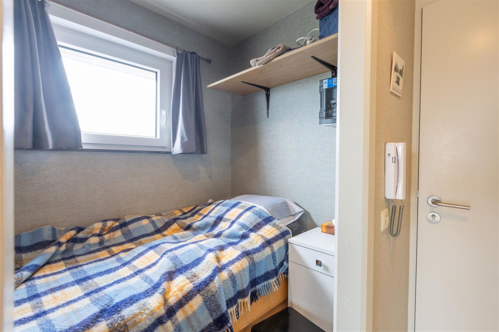 On the 5th floor: (Kitchenette(hob, hood, coffee machine, combination microwave, fridge), Living/bed room(double sofa bed, TV, dining table, seating area), sleeping niche(single bed), bathroom(shower, washbasin, toilet), toilet(toilet))\n\nlift