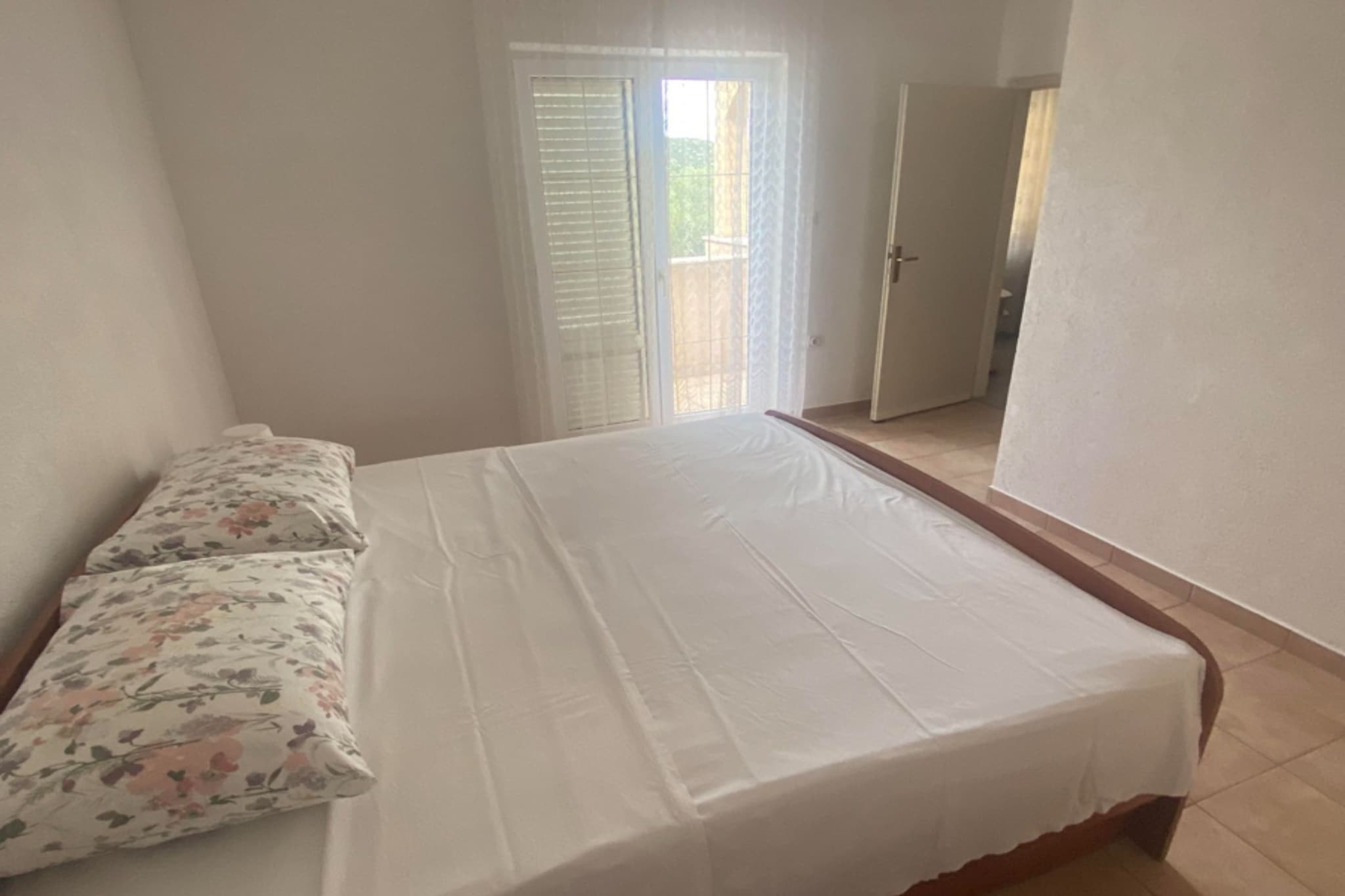 Apartments Danijela & Vlado - Three Bedroom Apartment With Balcony and Garden View