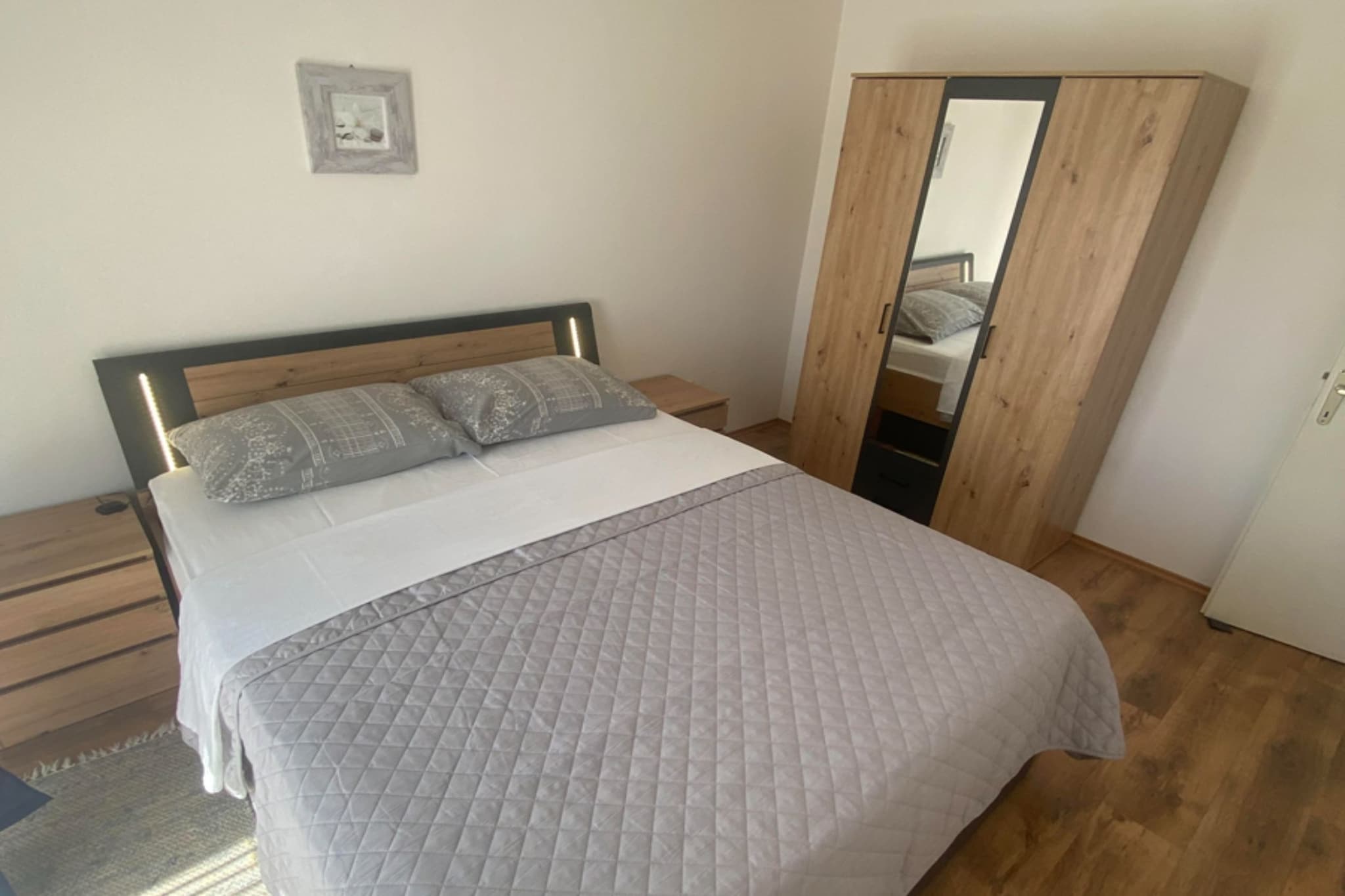 Apartments Danijela & Vlado - One Bedroom Apartment with Balcony and  Garden View-Chambre