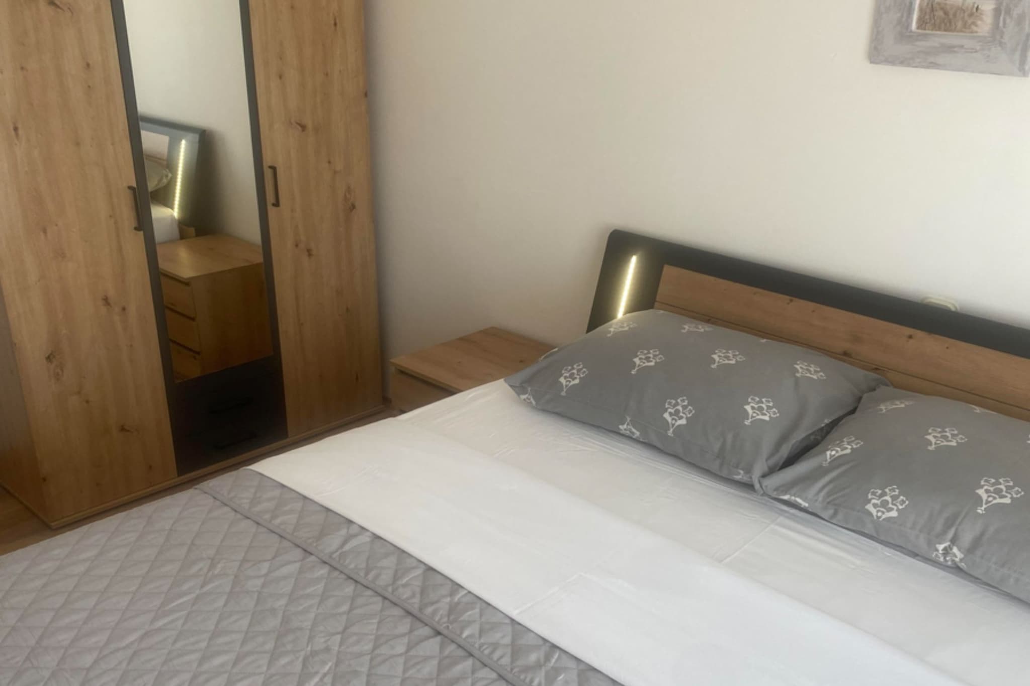 Apartments Danijela & Vlado - One Bedroom Apartment with Balcony and  Garden View-Chambre