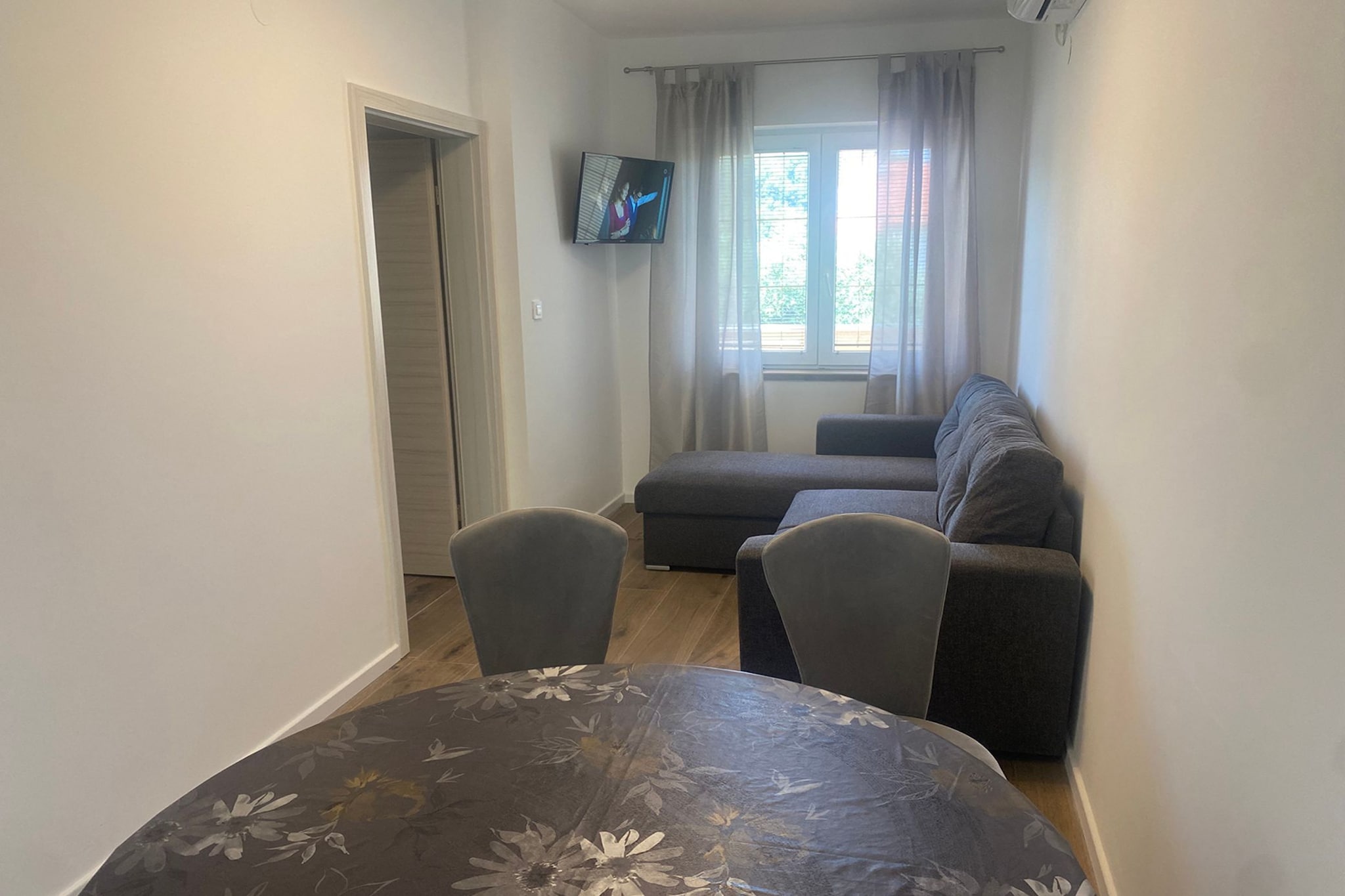 Apartments Danijela & Vlado - Two Bedroom Apartment with Balcony and Garden View