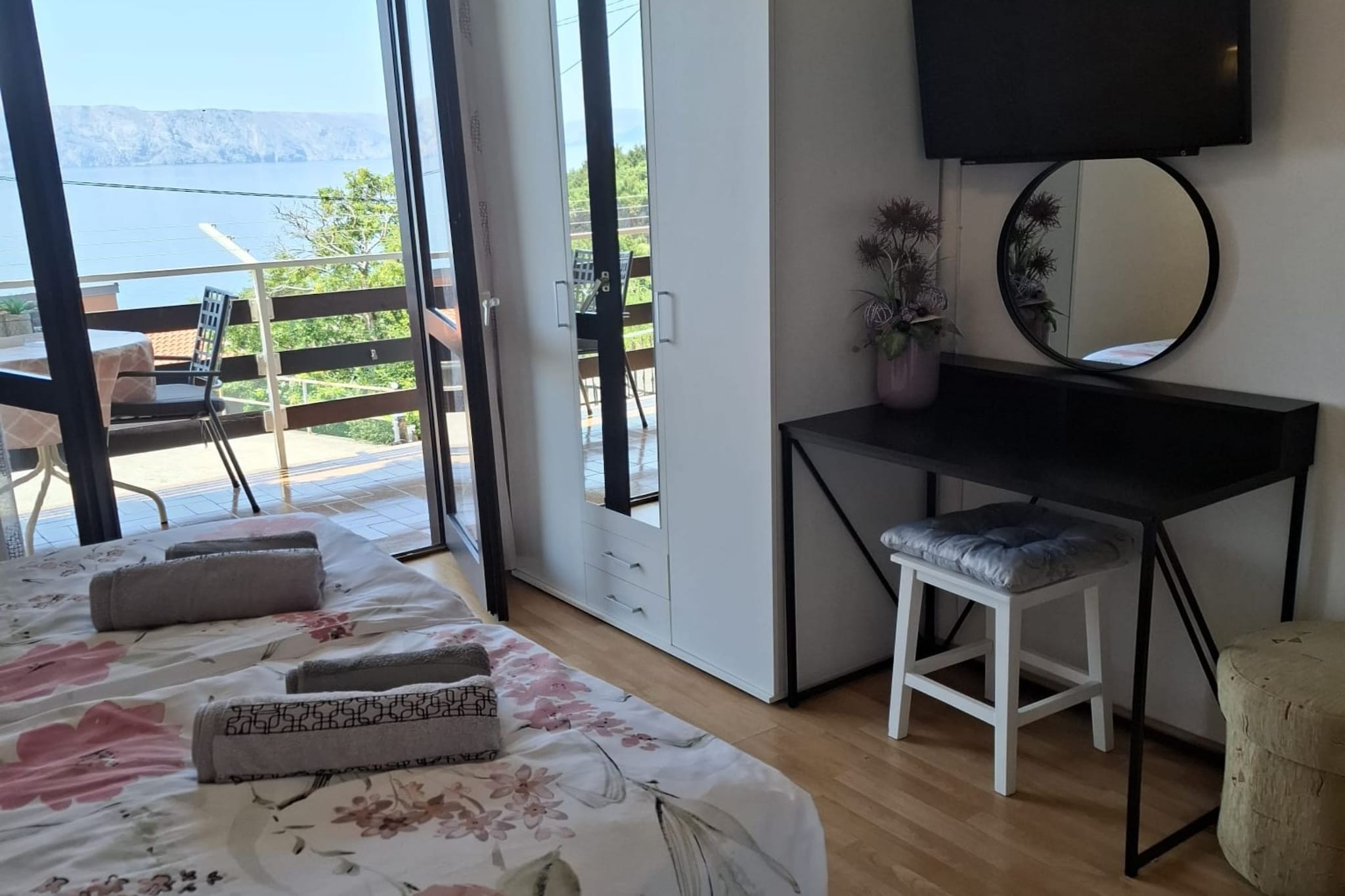 Apartments Luka & Leona - Two Bedroom Apartment with Balcony Luka-Schlafzimmer