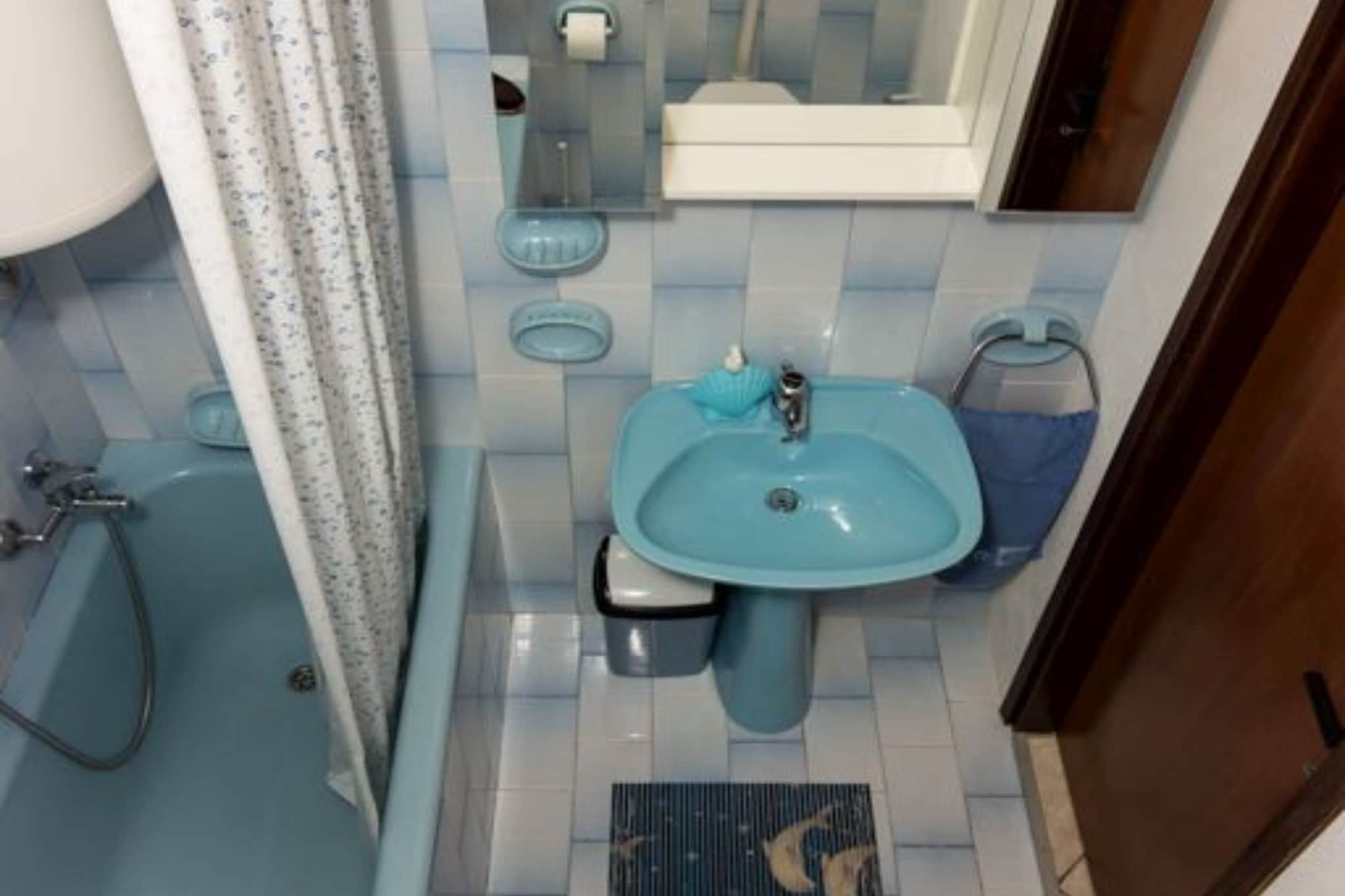 Apartments Luka & Leona - Studio Apartment with Terrace Leona-Salle de bain