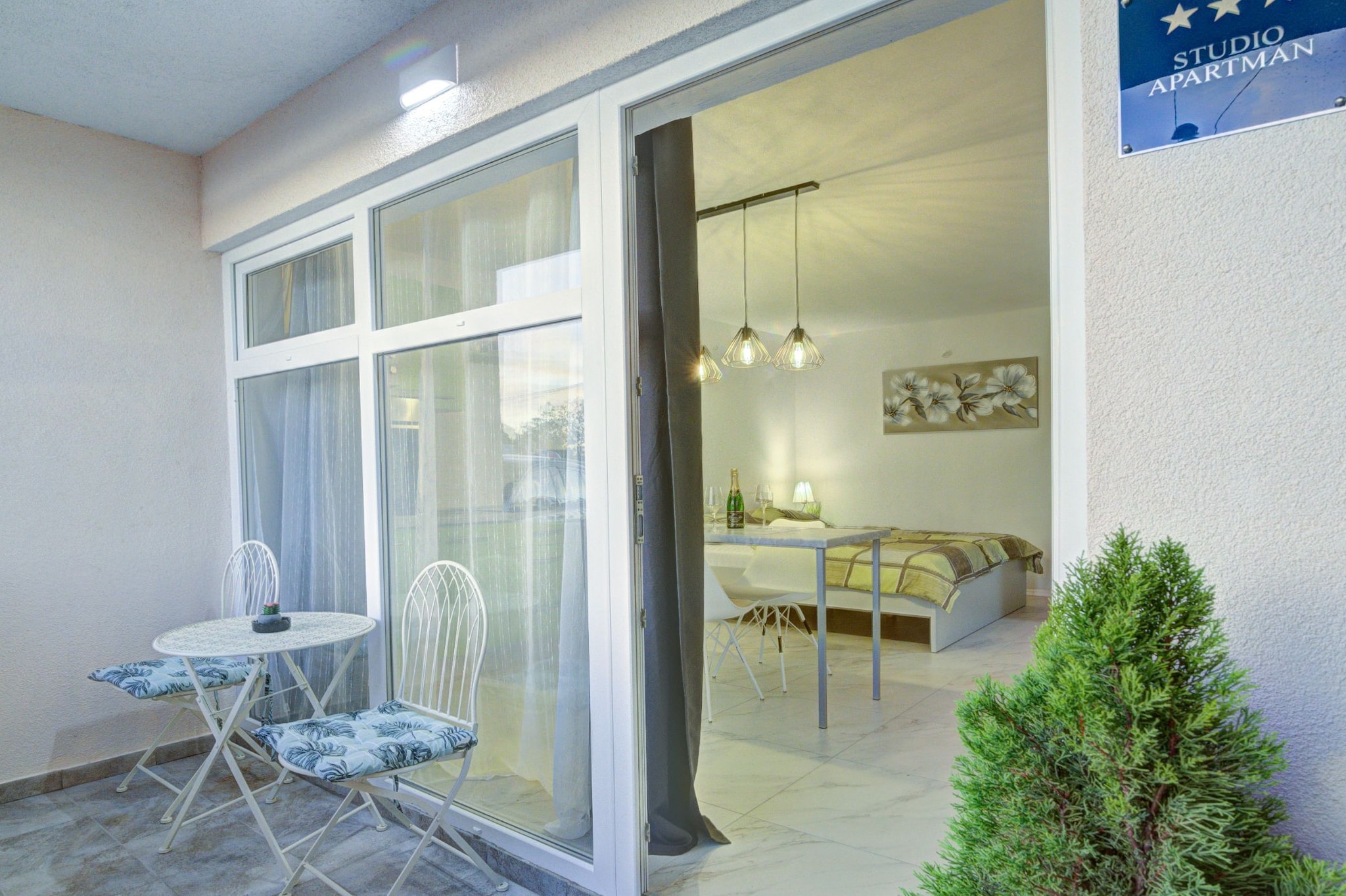 Apartments Luka & Leona - Studio Apartment with Terrace Leona