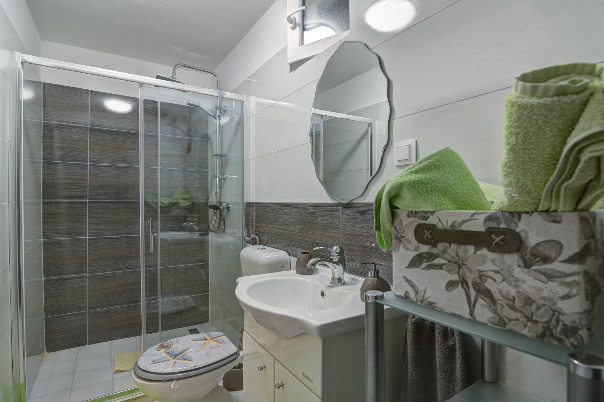 Apartments Luka & Leona - Studio Apartment with Terrace Leona-Salle de bain